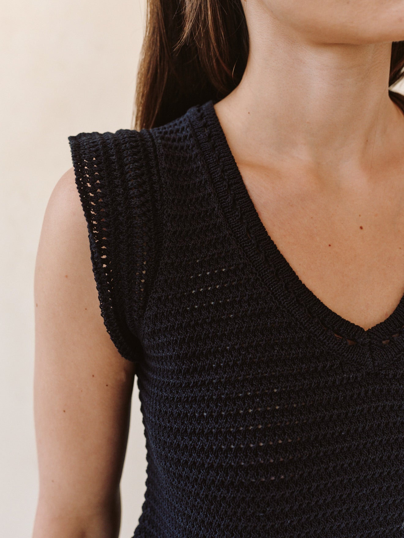 B2509-J08-304 - SHORT SLEEVE V-NECK CROCHET TOP