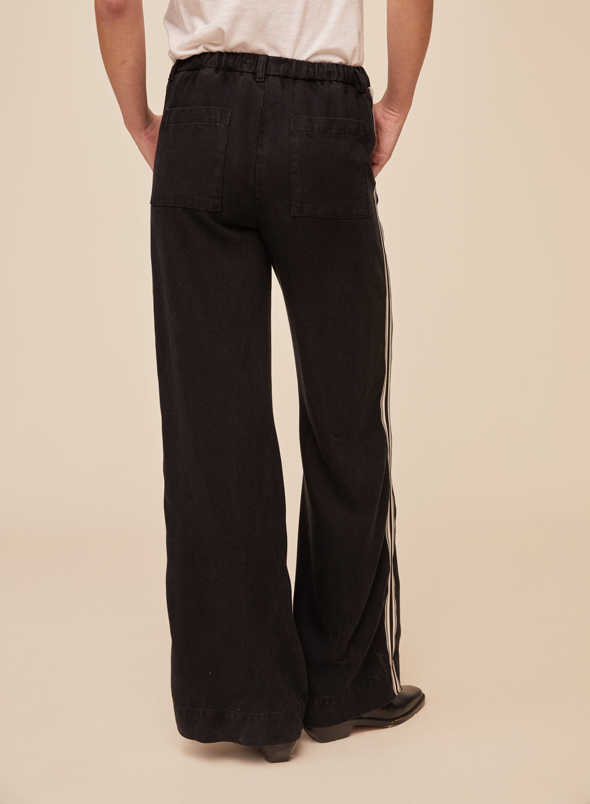B3767-J26-008 - TROUSER JEAN WITH SIDE STRIPE