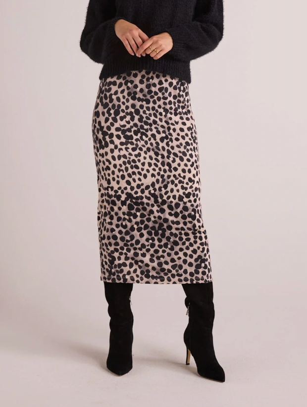 BD CLEAN WAIST STRAIGHT SKIRT