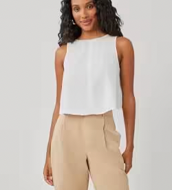BD SLEEVELESS BUTTON BACK TOP