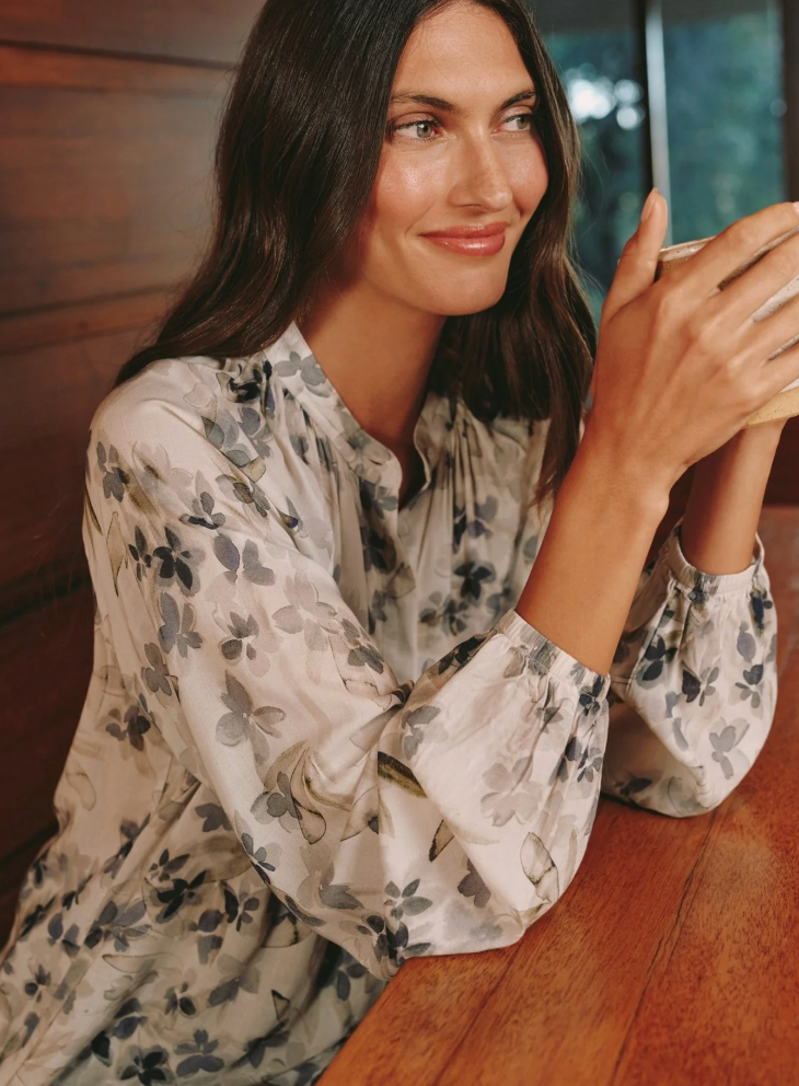 LONG SLEEVED SHIRRED RAGLEN SHIRT