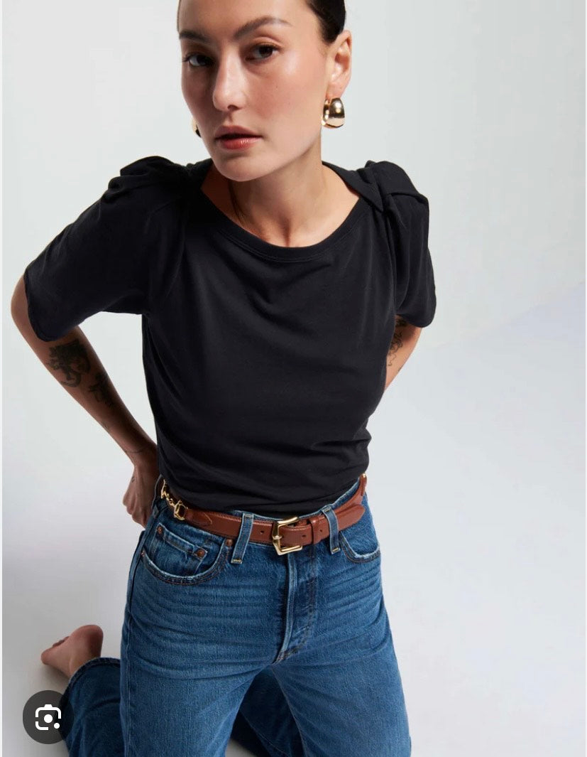 DEANA SOLID ENVELOPE TEE