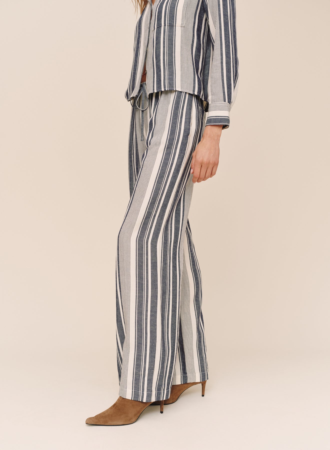 B3706-L16-304 - CLEAN WIDE LEG PANT