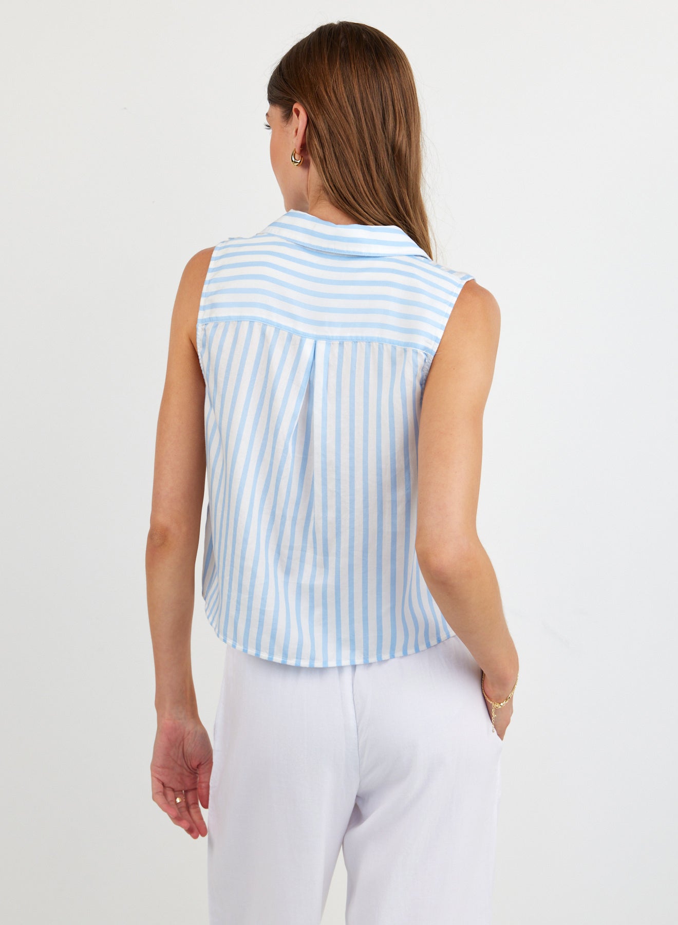 B4095-G32-304 - CLEAN SLEEVELESS BUTTON DOWN