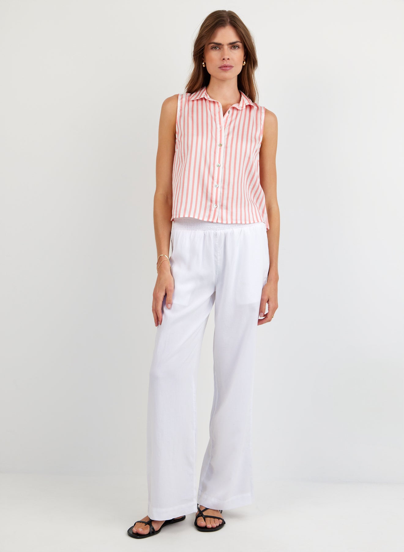 B4095-G32-304 - CLEAN SLEEVELESS BUTTON DOWN