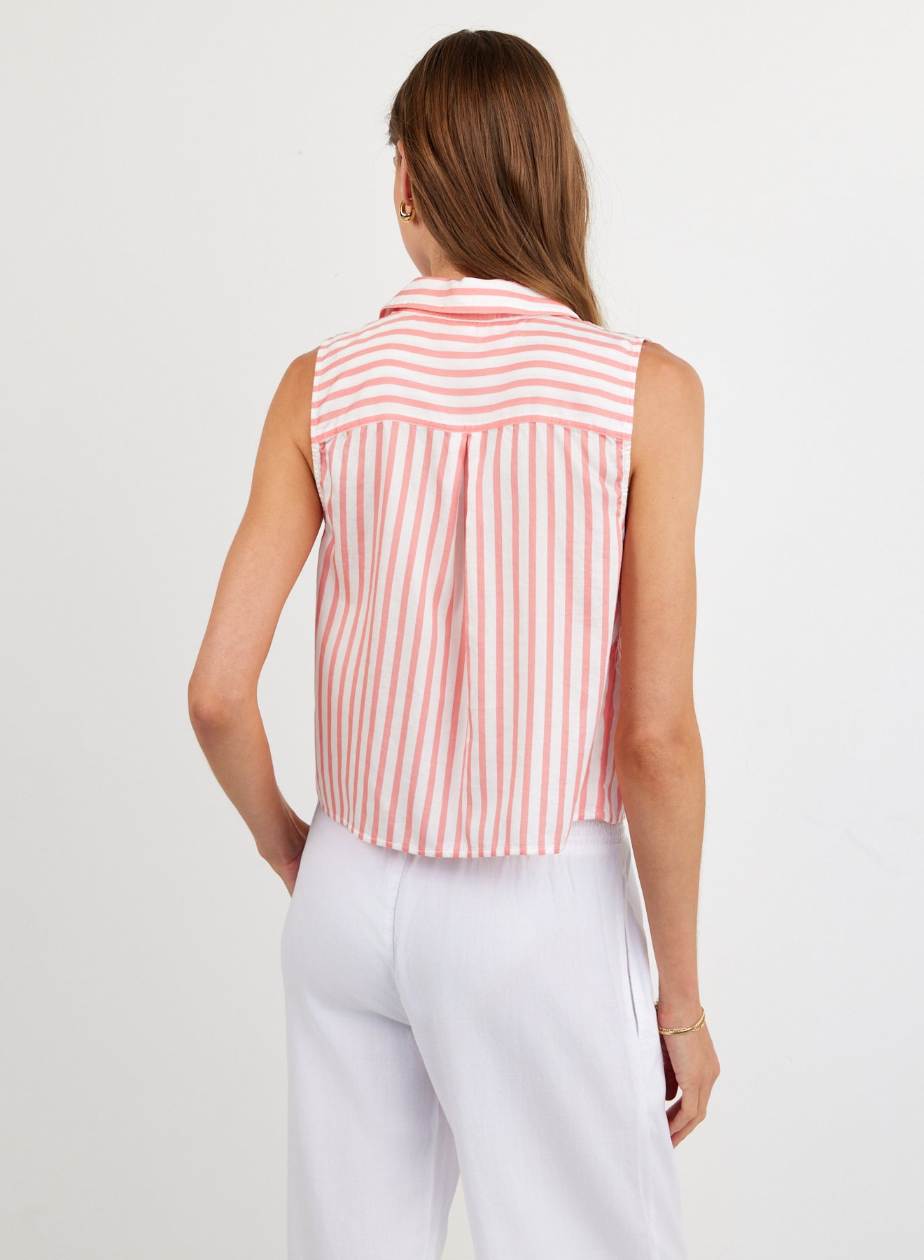 B4095-G32-304 - CLEAN SLEEVELESS BUTTON DOWN
