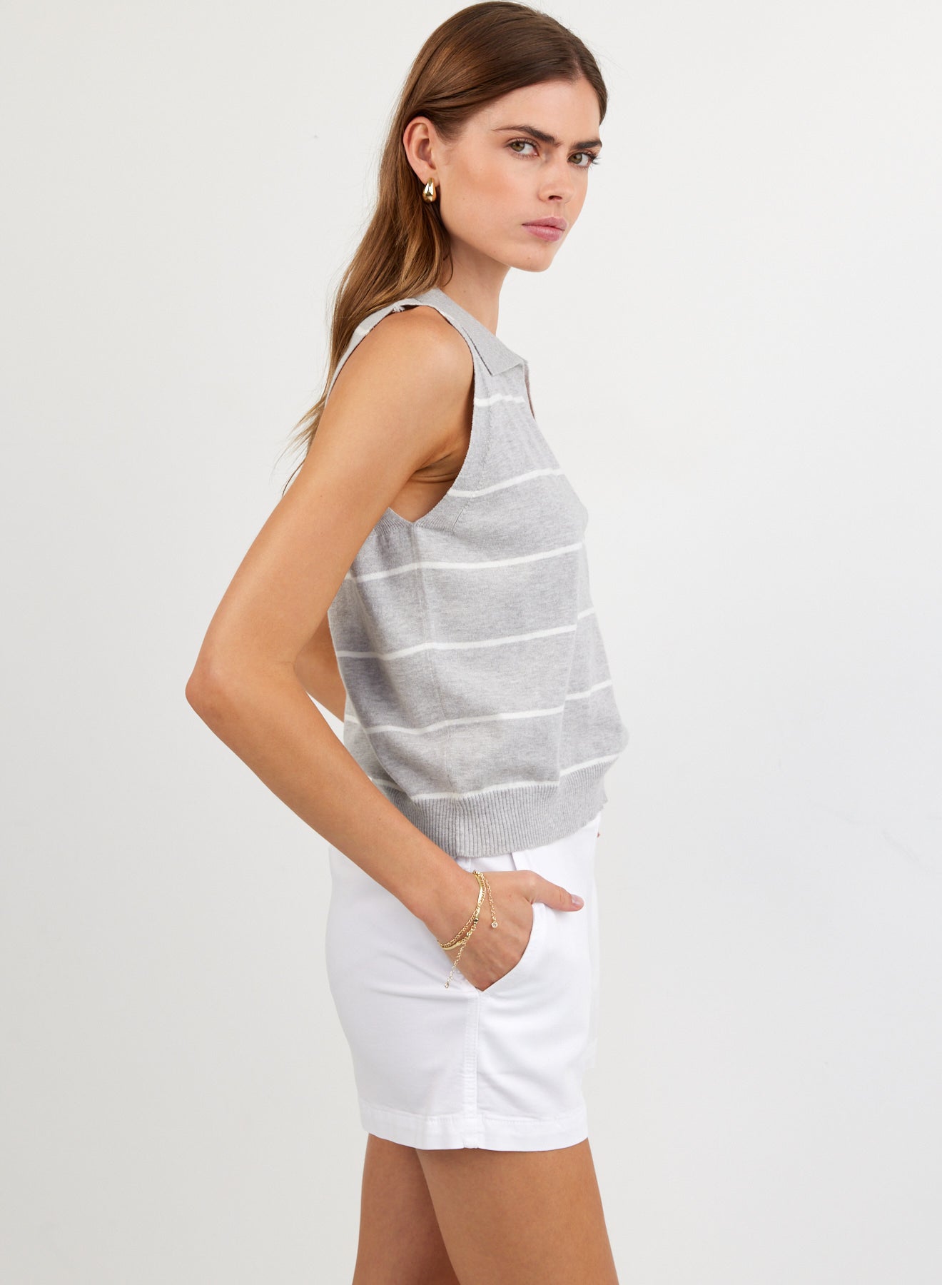 B4906-K62-304 - SLEEVELESS PLACKET PULLOVER