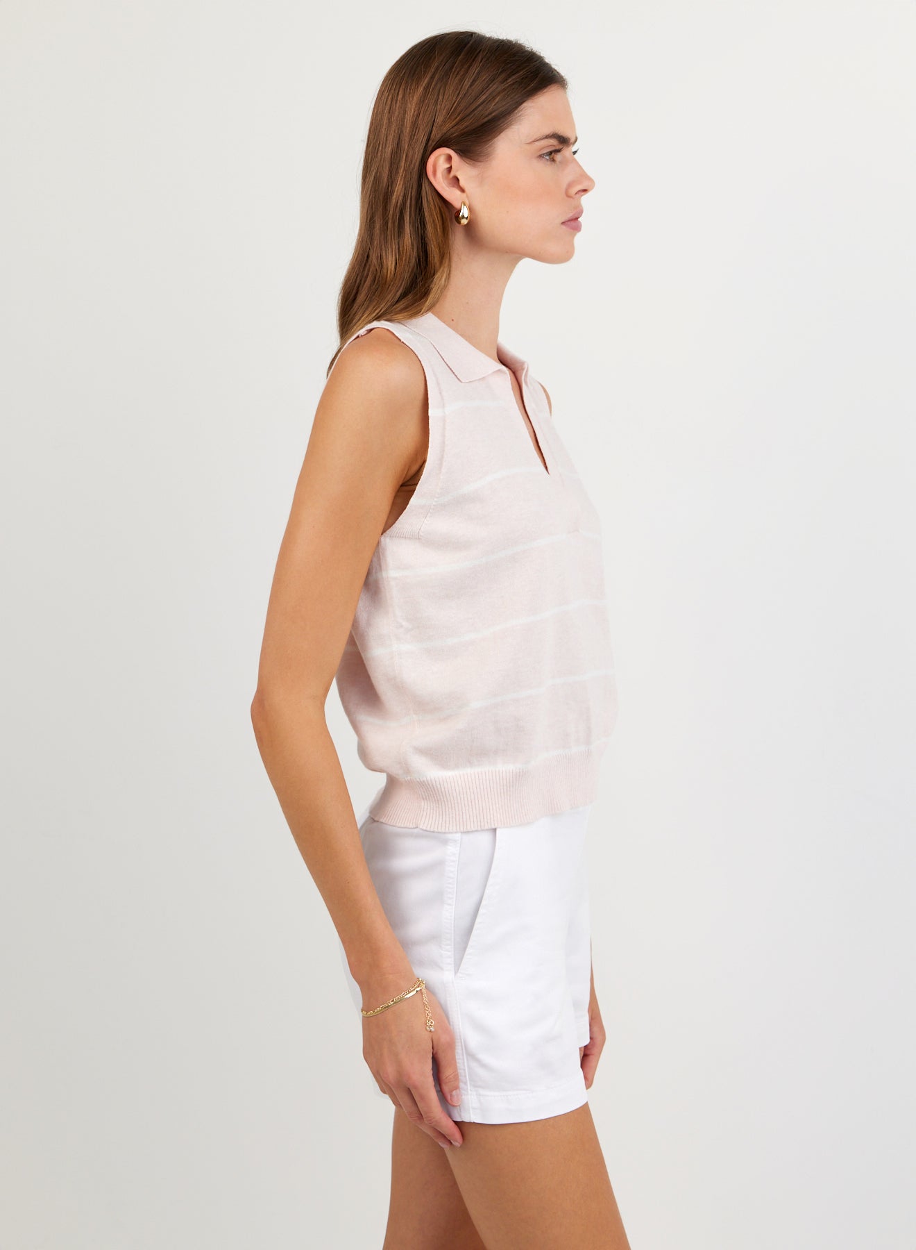 B4906-K62-304 - SLEEVELESS PLACKET PULLOVER