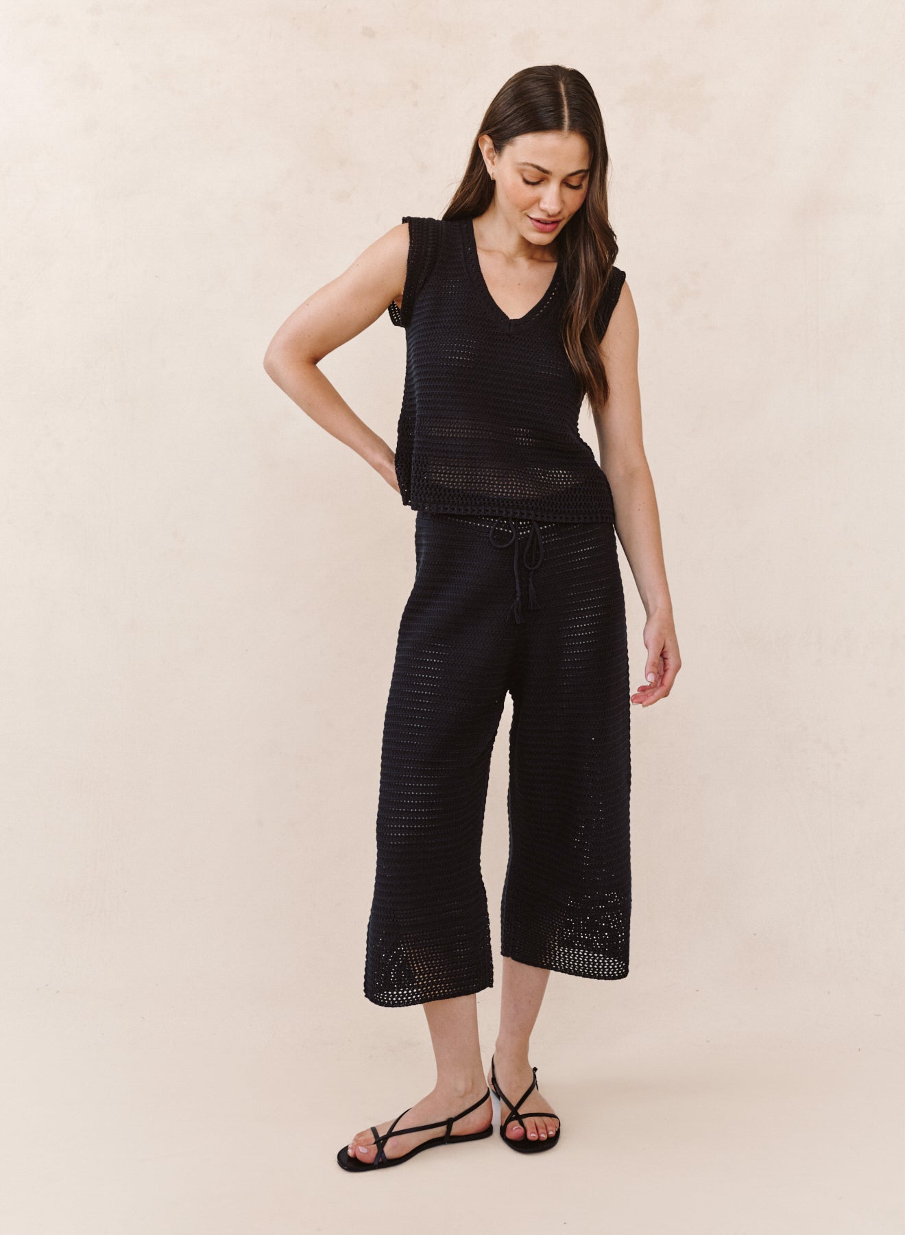 B3405-J08-304 - CROP WIDE LEG CROCHET PANT