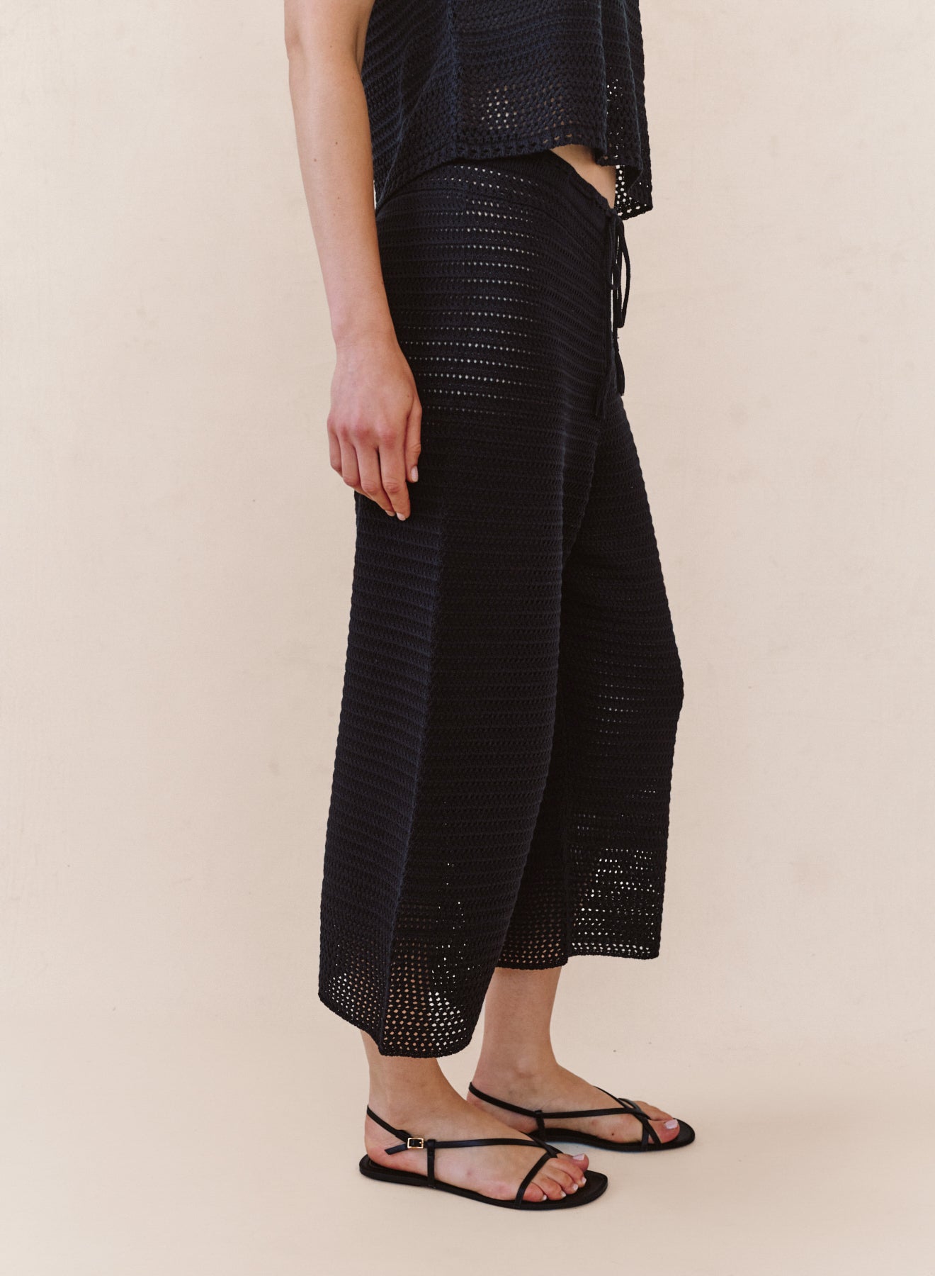 B3405-J08-304 - CROP WIDE LEG CROCHET PANT
