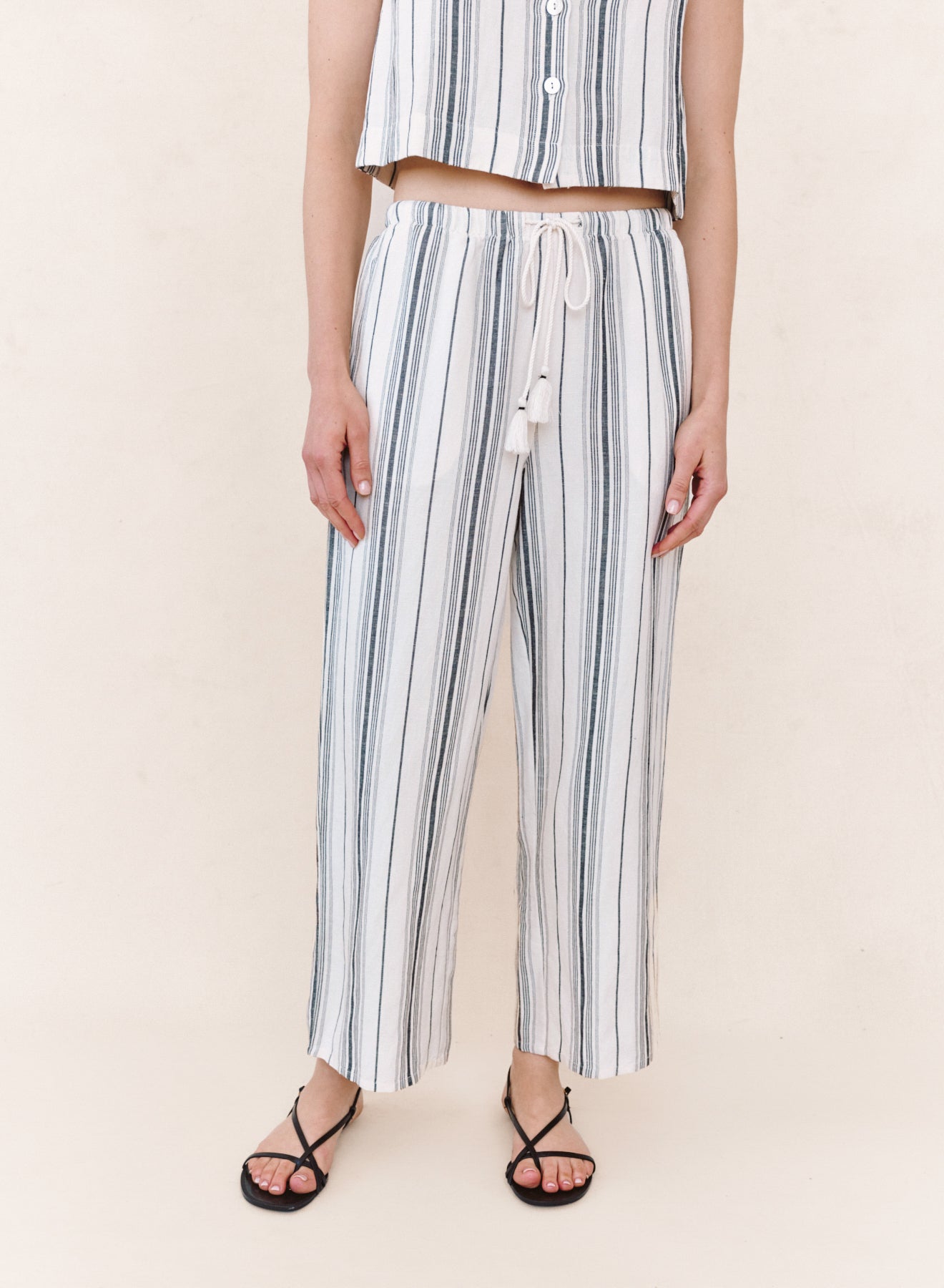 B3431-K49-304 - TASSEL CORD DRAWSTRING CROP