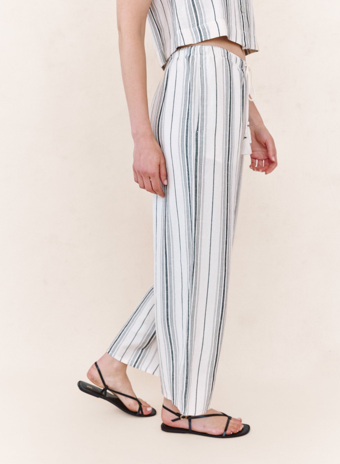 B3431-K49-304 - TASSEL CORD DRAWSTRING CROP