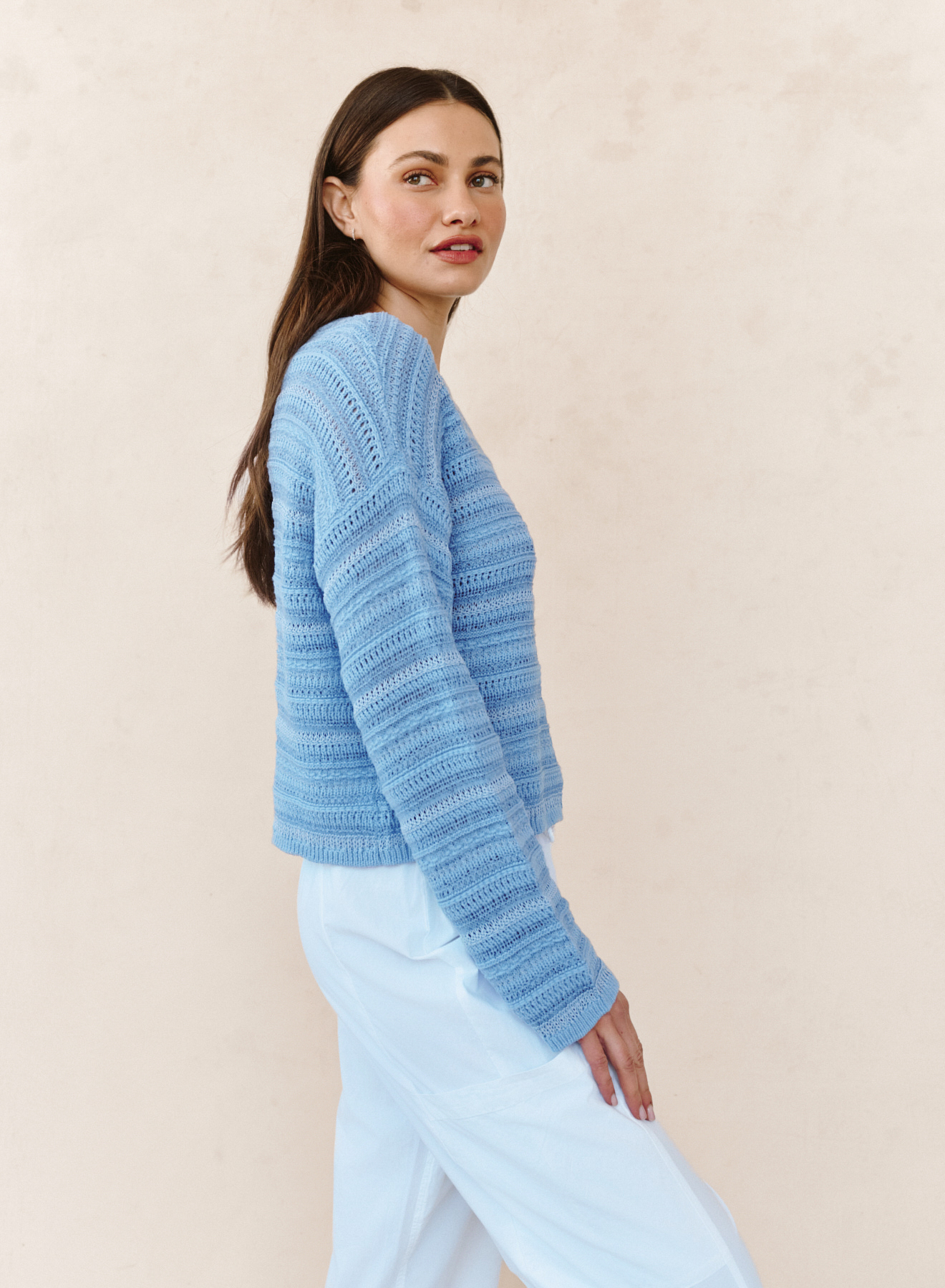 B2667-K90-304 - TEXTURED CREW NECK SWEATER
