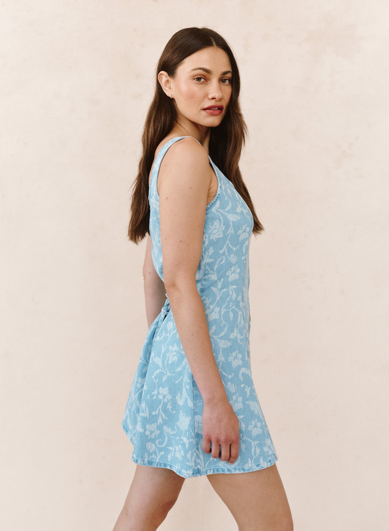B6271-K40-615 - SLEEVELESS BUTTON FRONT FITTED DRESS