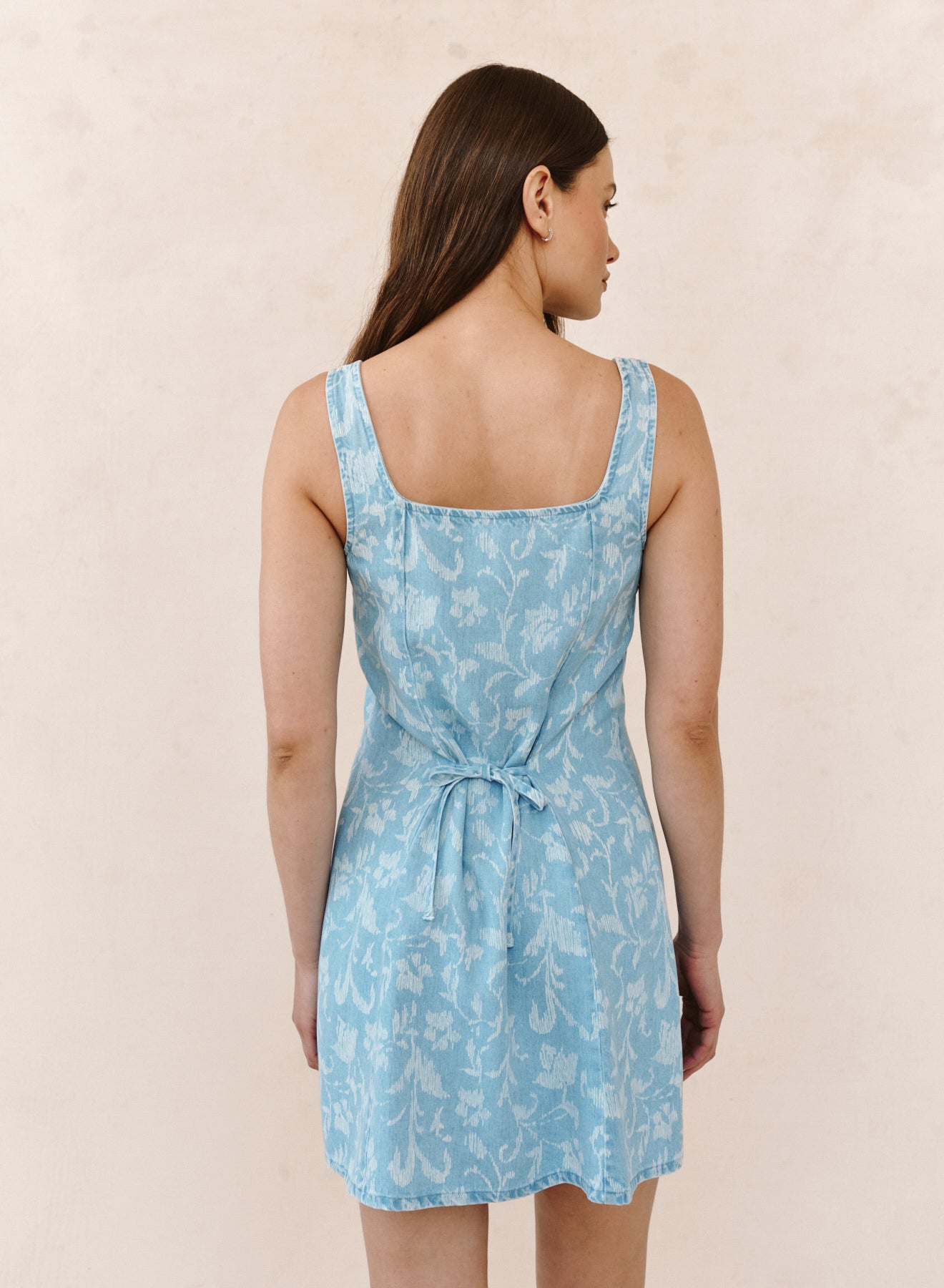 B6271-K40-615 - SLEEVELESS BUTTON FRONT FITTED DRESS