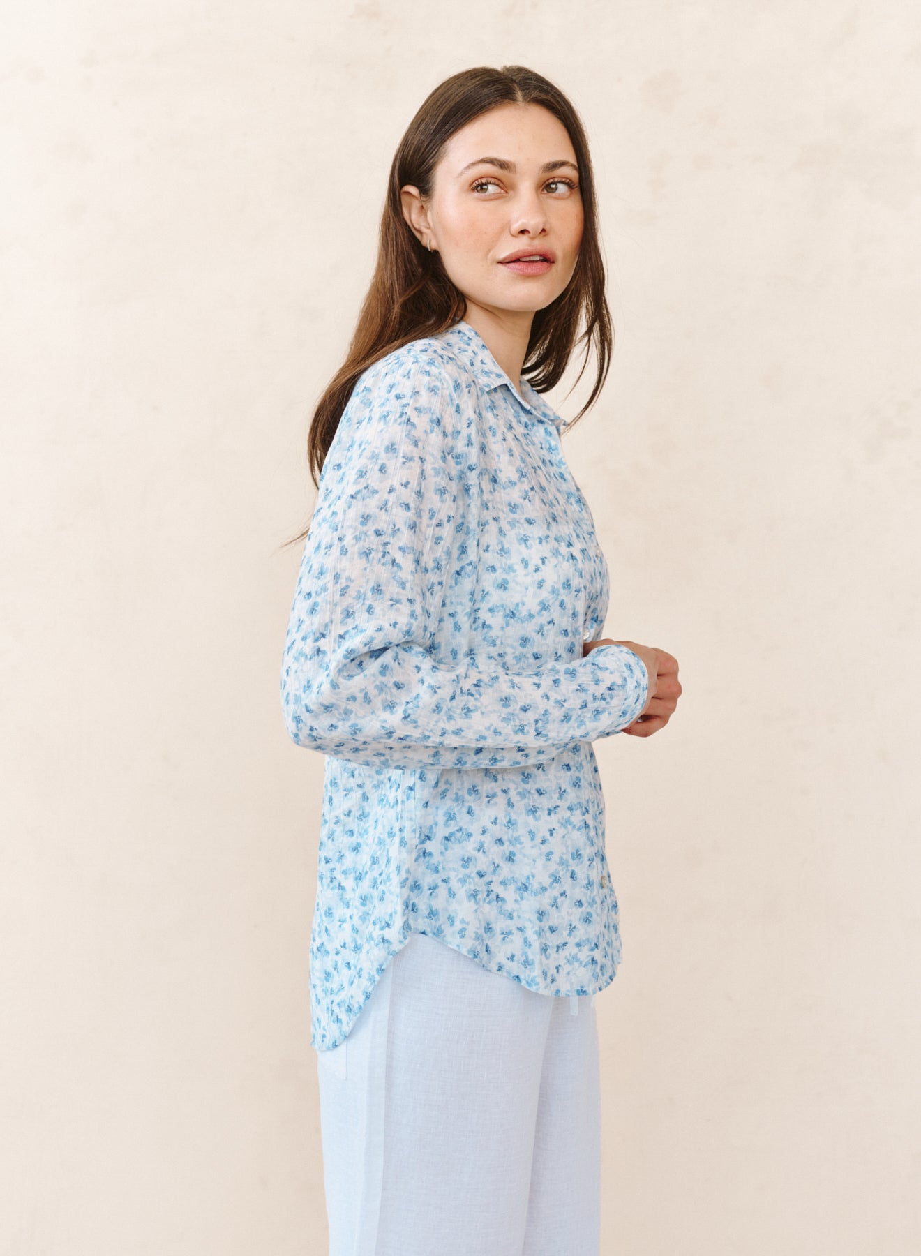 B2027-K58-304 - CLASSIC BUTTON DOWN SHIRT