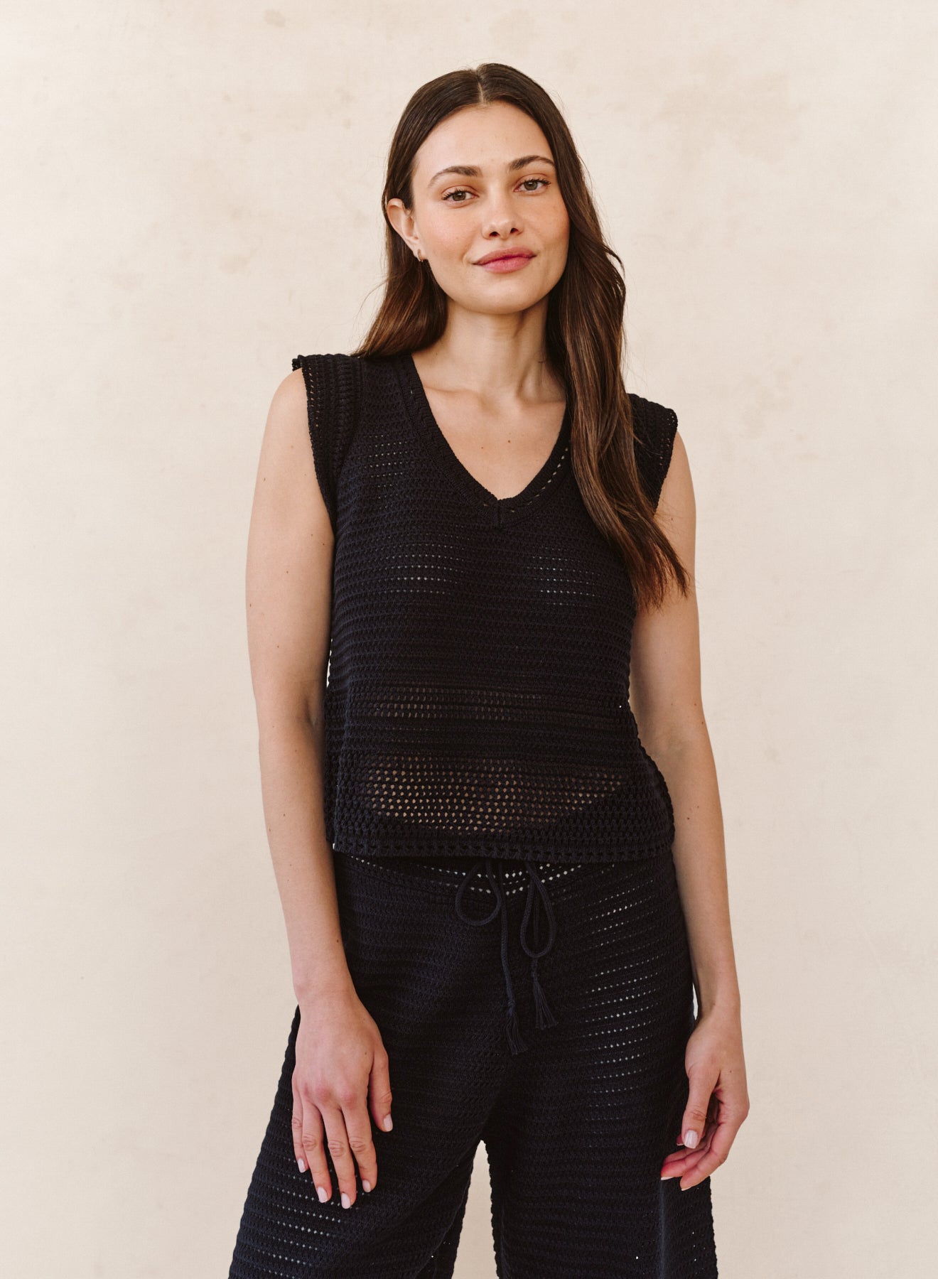 B2509-J08-304 - SHORT SLEEVE V-NECK CROCHET TOP