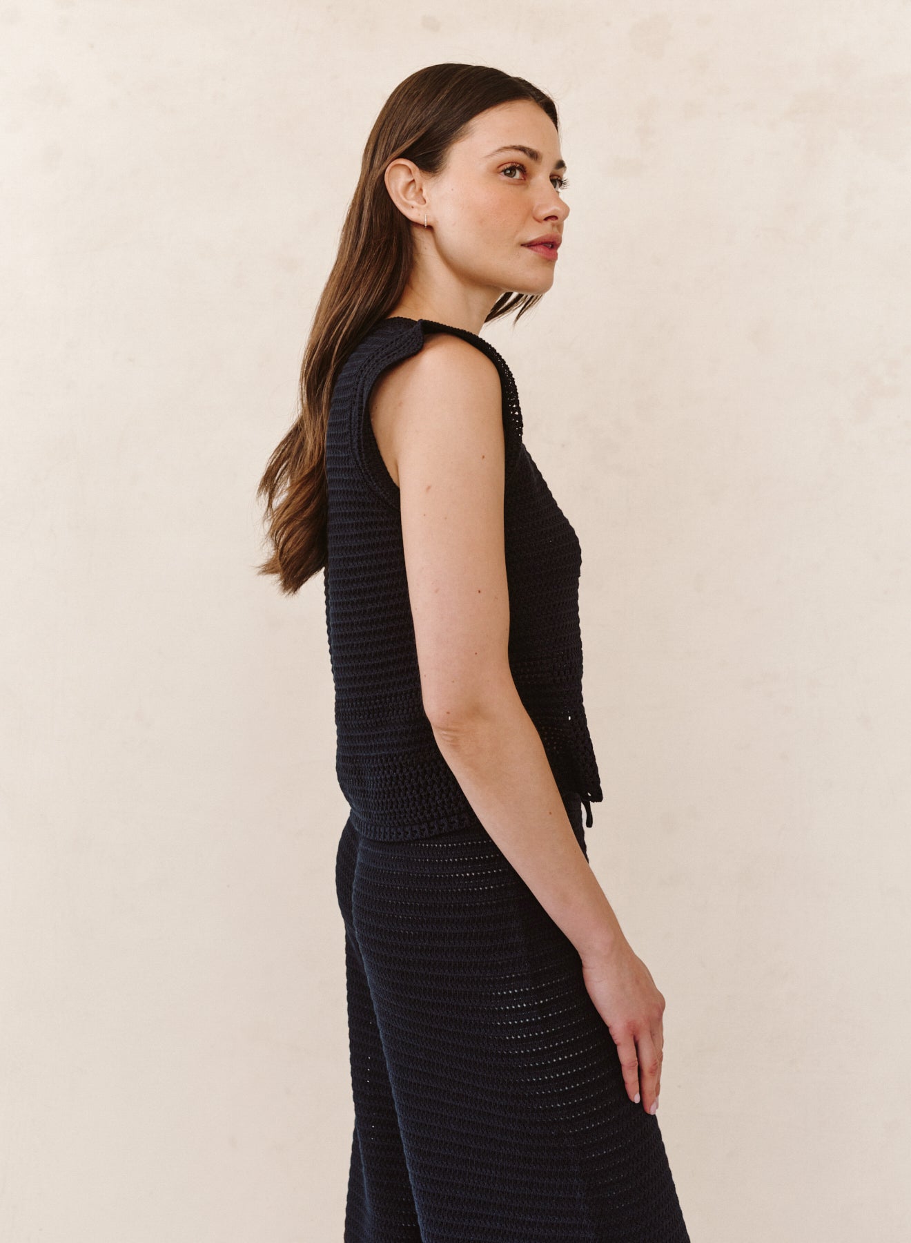 B2509-J08-304 - SHORT SLEEVE V-NECK CROCHET TOP