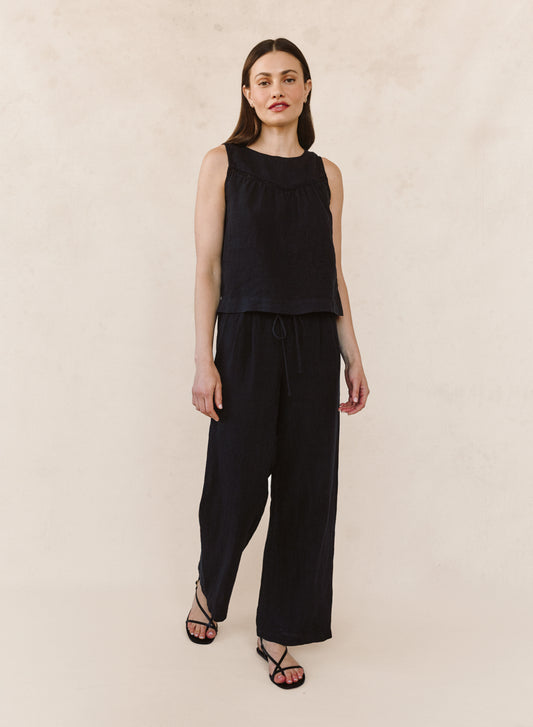 B2696-331-302 - SLEEVELESS TRIMMED YOKE SEAM TOP