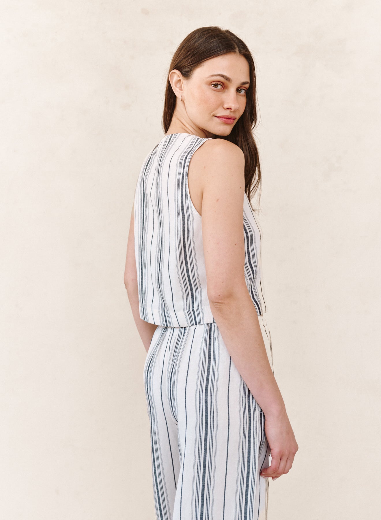 B2397-K49-304 - SLEEVELESS BUTTON FRONT TOP