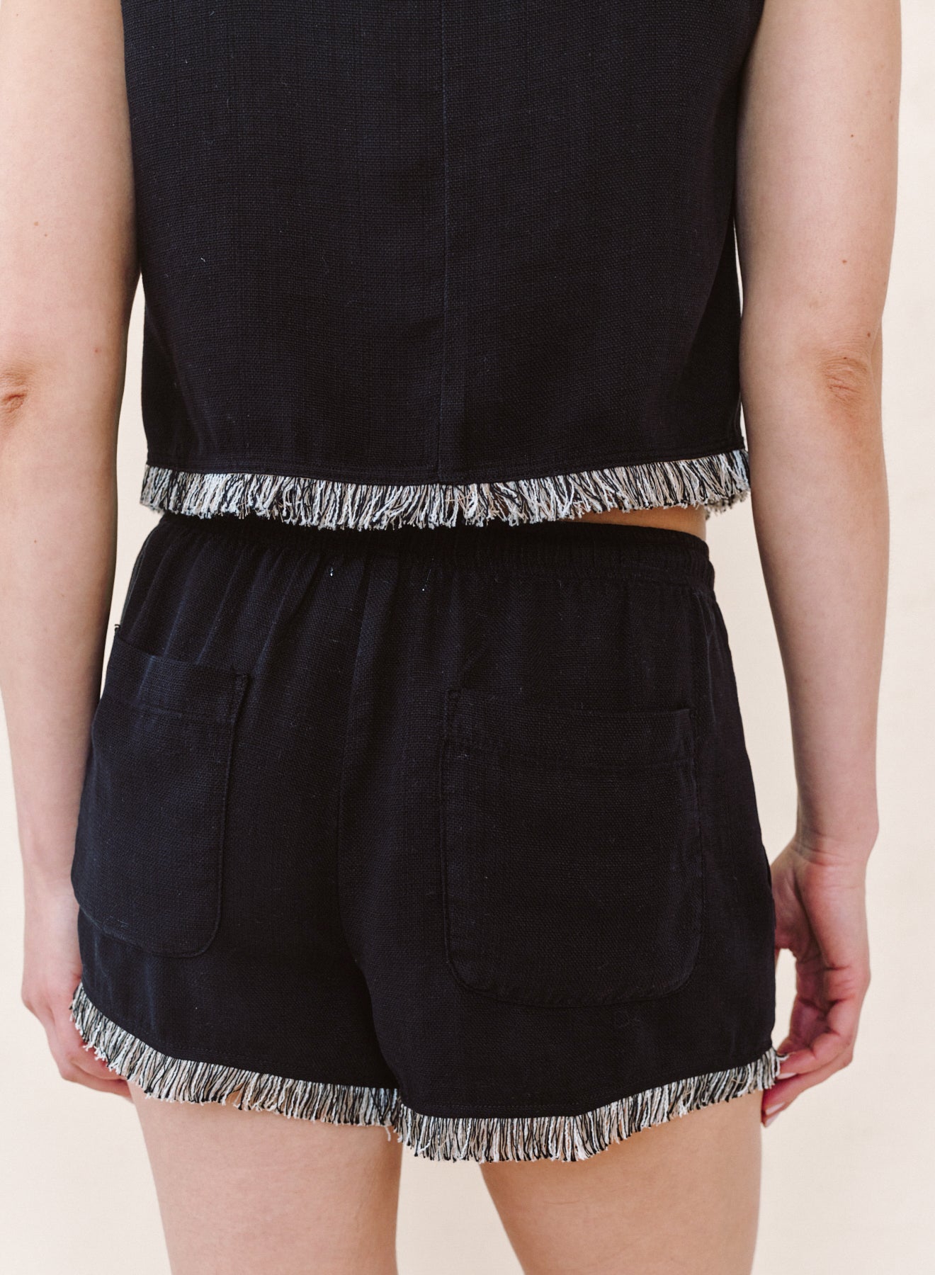 B3397-795-302 - ELASTIC WAIST FRINGE SHORT