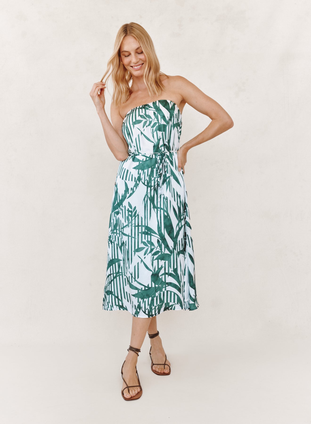 B6612-K59-304 - FLOWY STRAPLESS MIDI DRESS