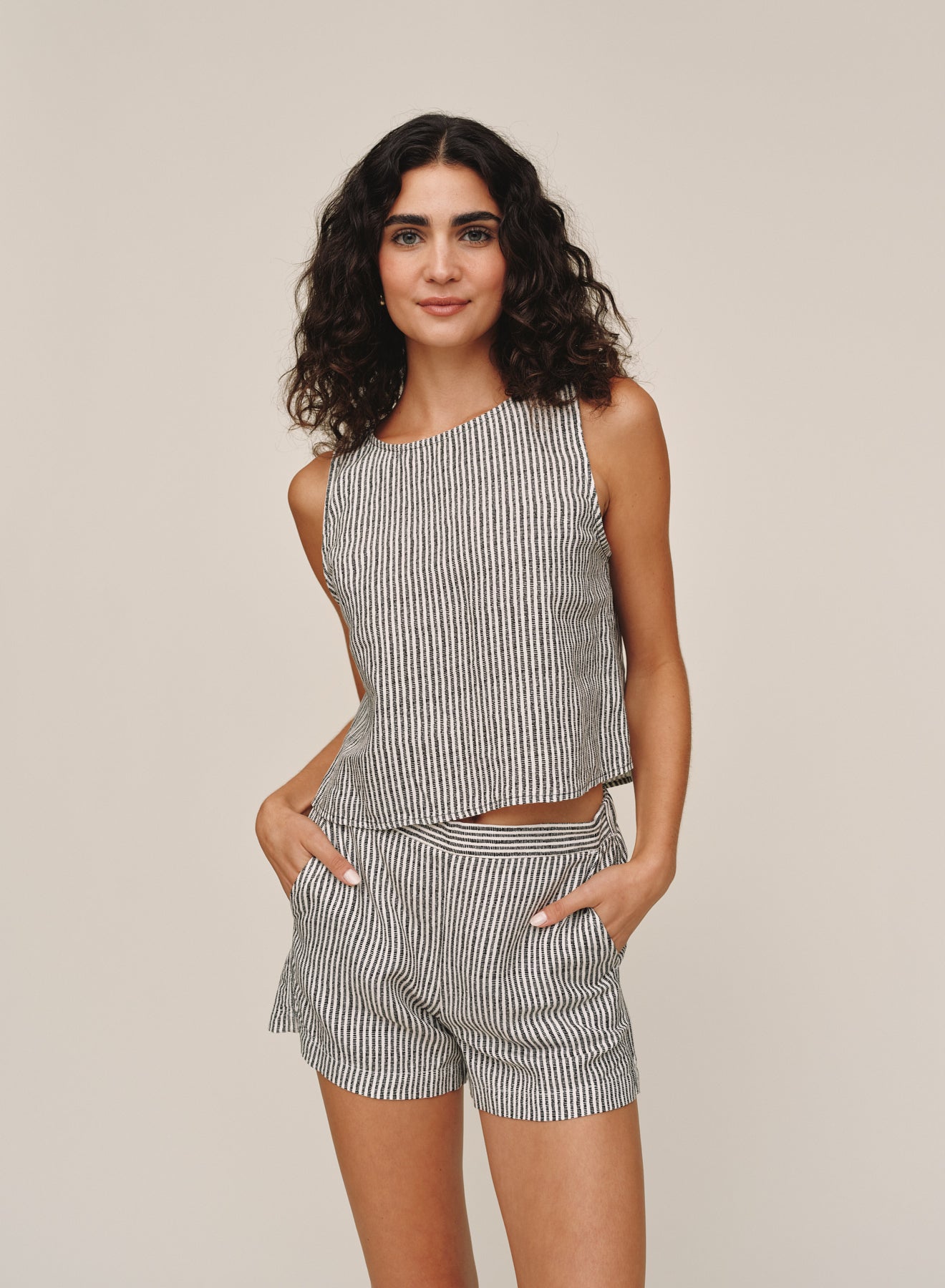 B4593-L02-304 - SLEEVELESS BOAT NECK SPLIT BACK