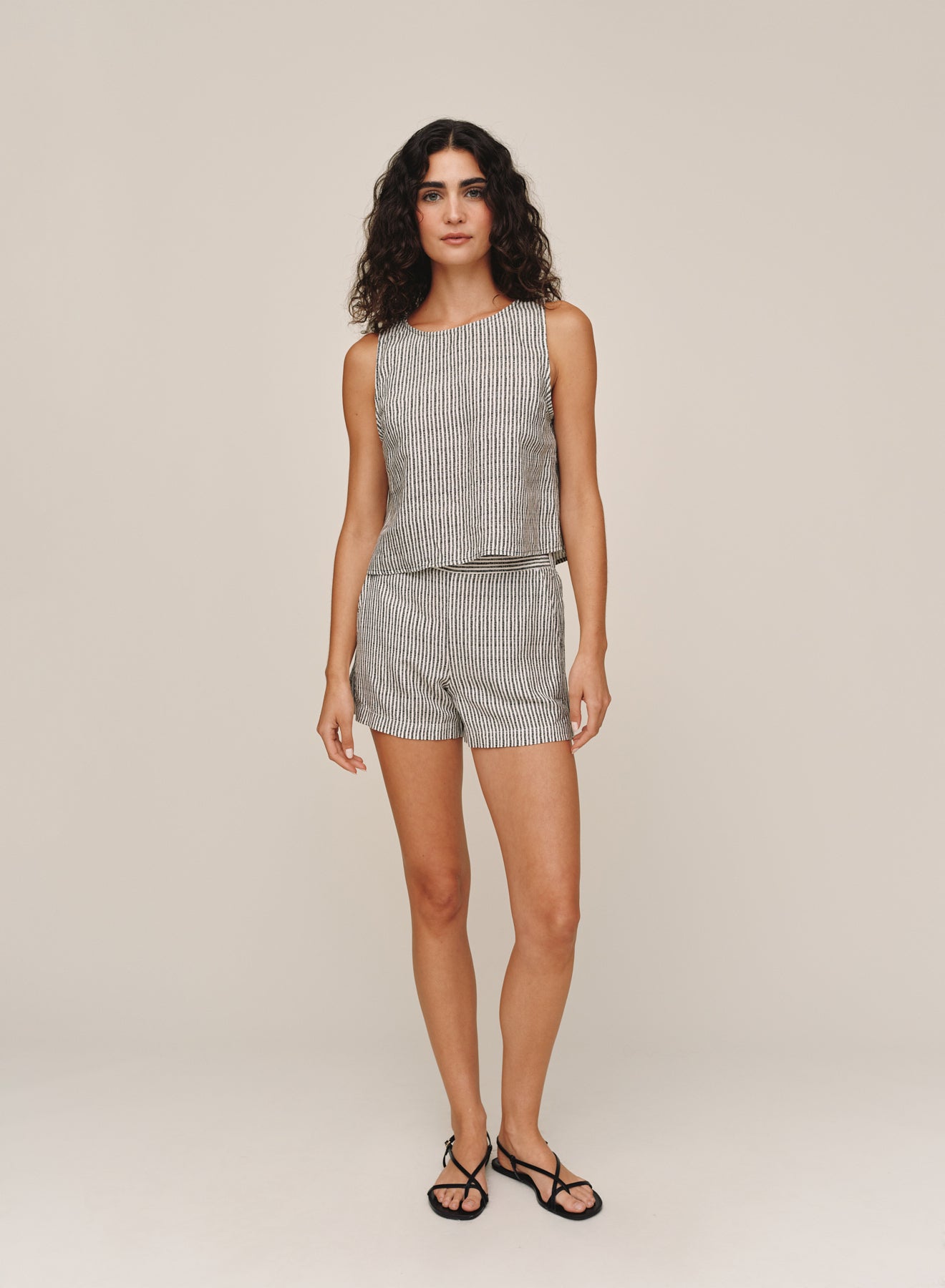 B4593-L02-304 - SLEEVELESS BOAT NECK SPLIT BACK