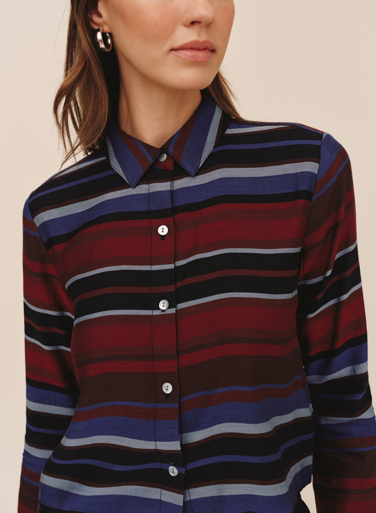 B20022-L93-304 - LONG SLEEVE CLEAN CROP BUTTON DOWN