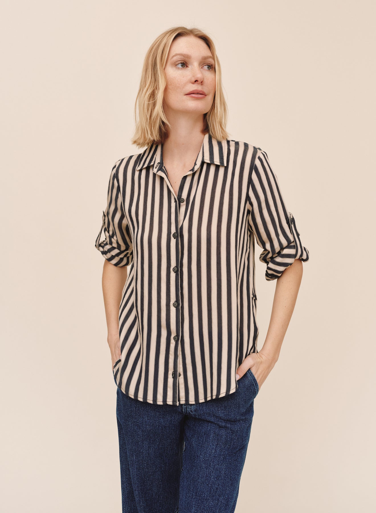 B4176-L55-304 - SPLIT BACK BUTTON DOWN