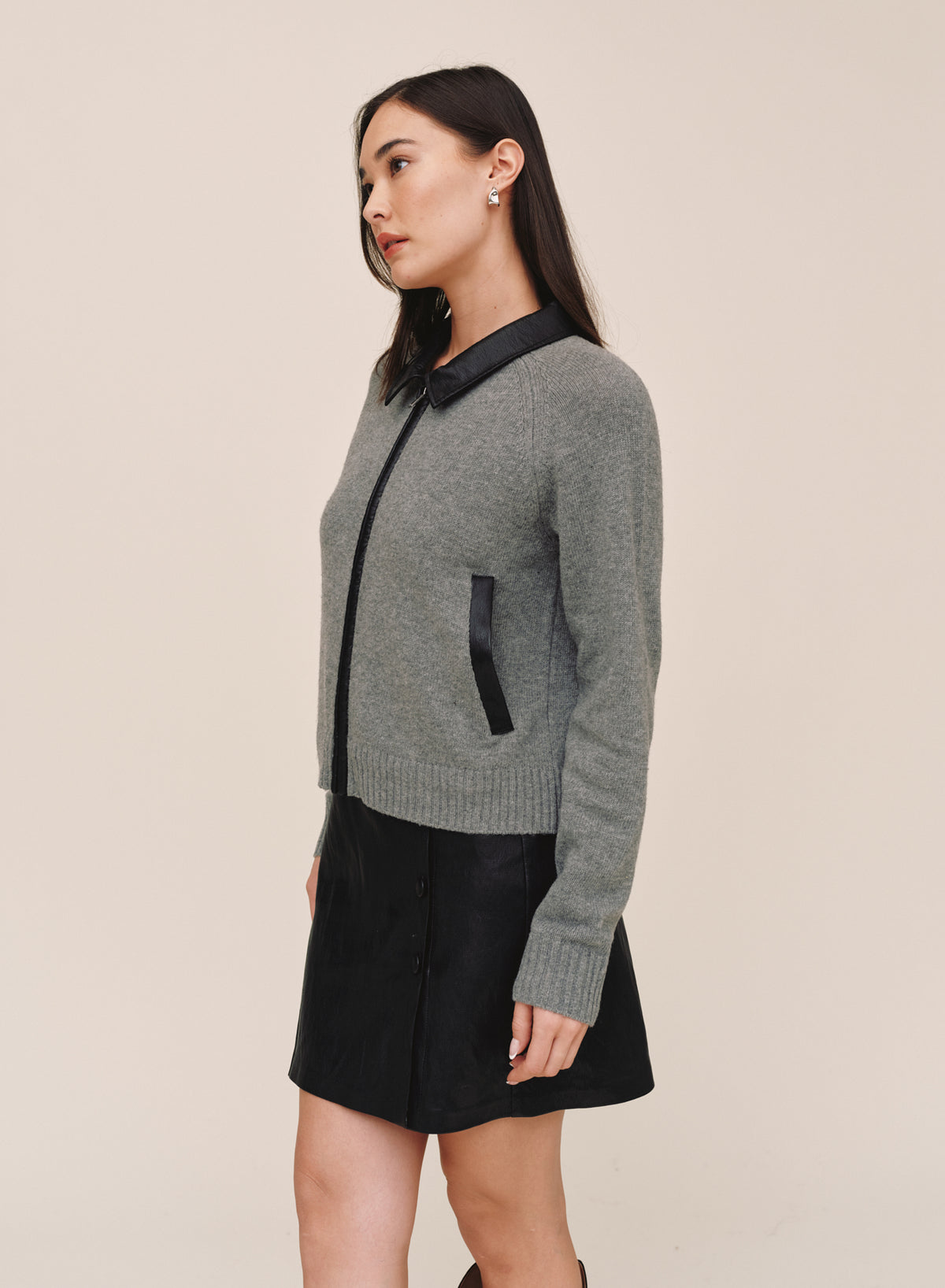 B20272-M36-300 - CONTRAST ZIP SWEATER