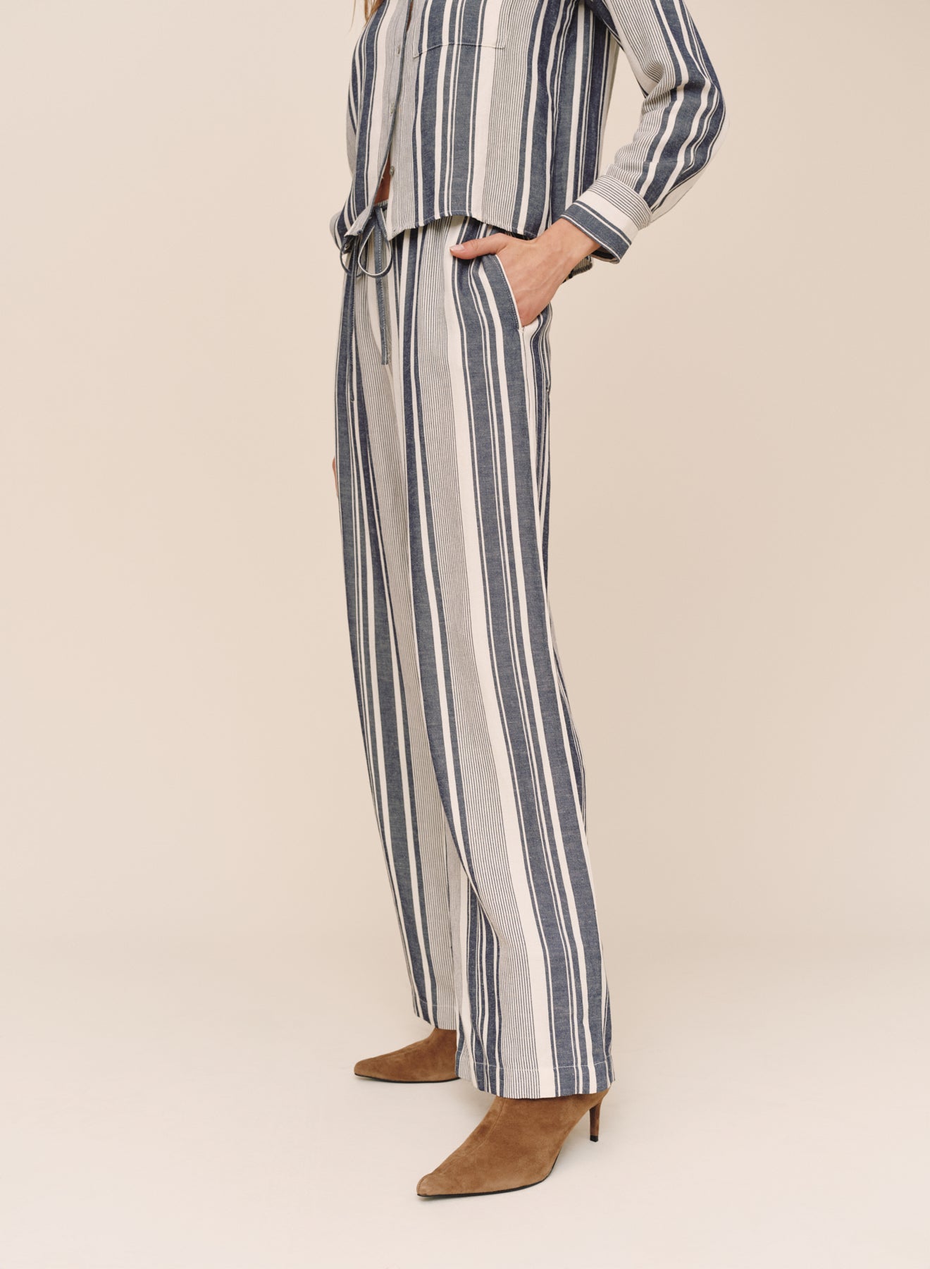 B3706-L16-304 - CLEAN WIDE LEG PANT