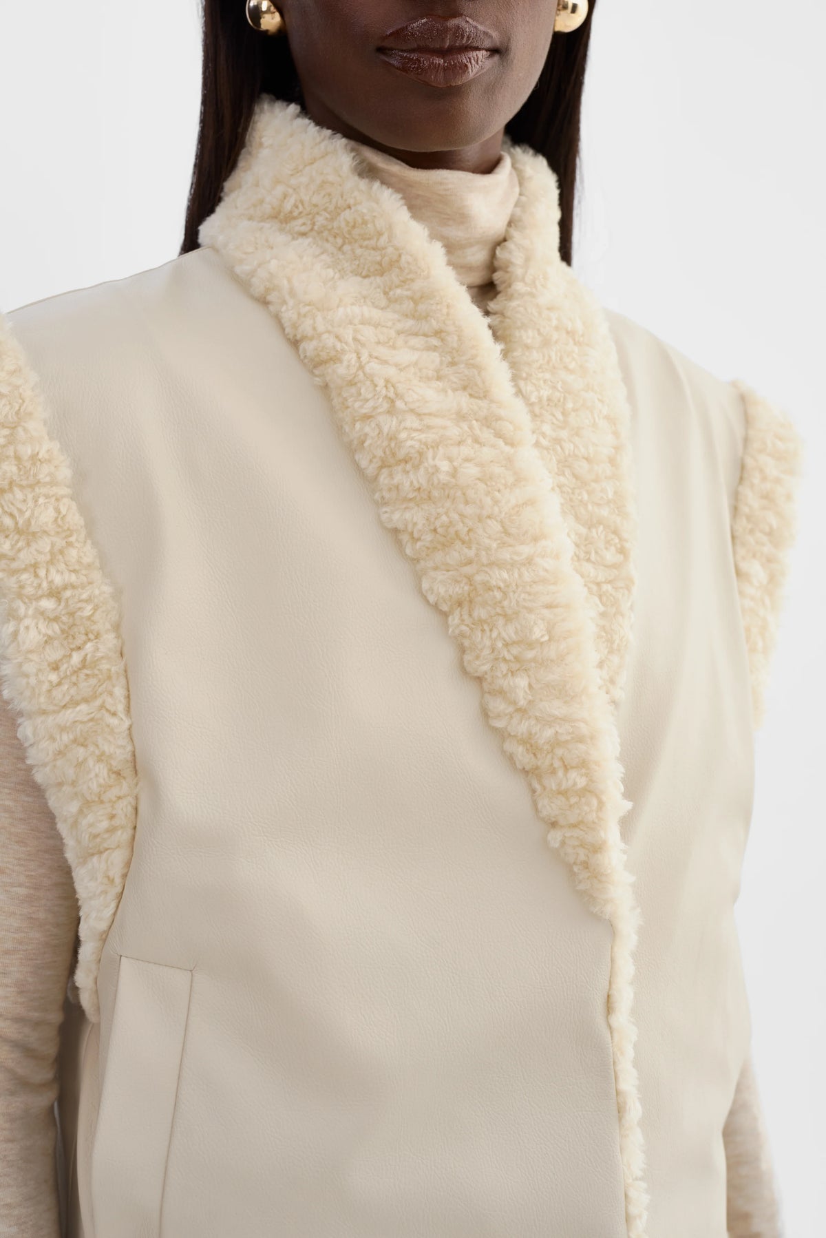 DUA Reversible Sherpa Vest