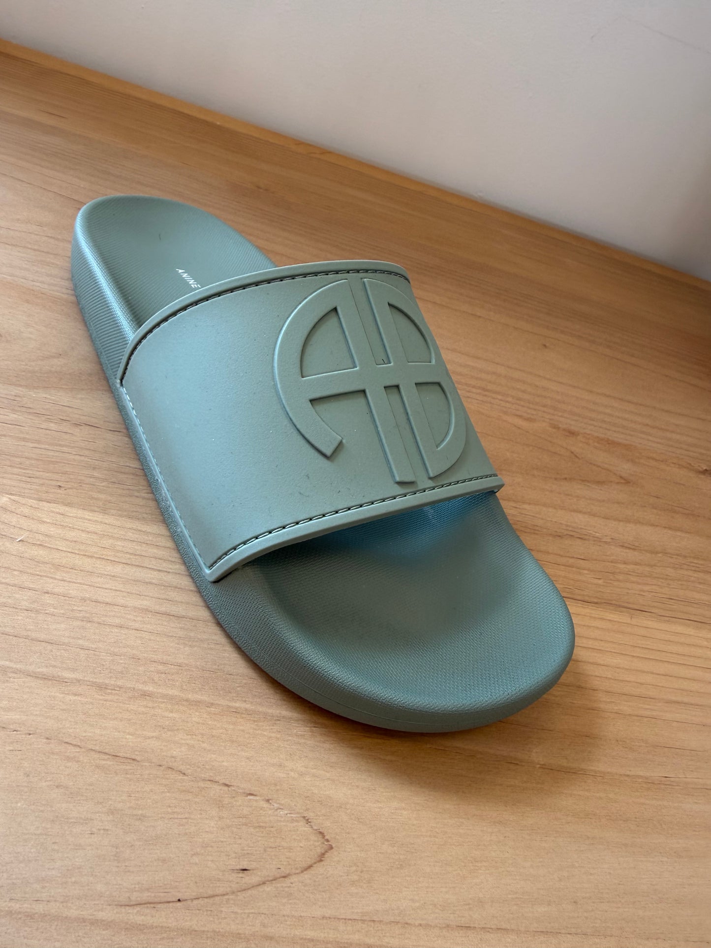 AB ISLA SLIDES