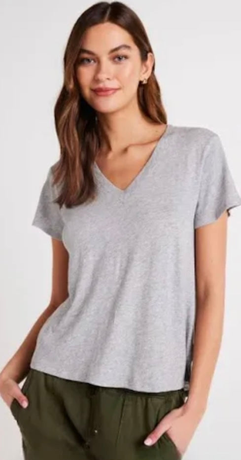 BD SIDE SLIT V-NECK TEE