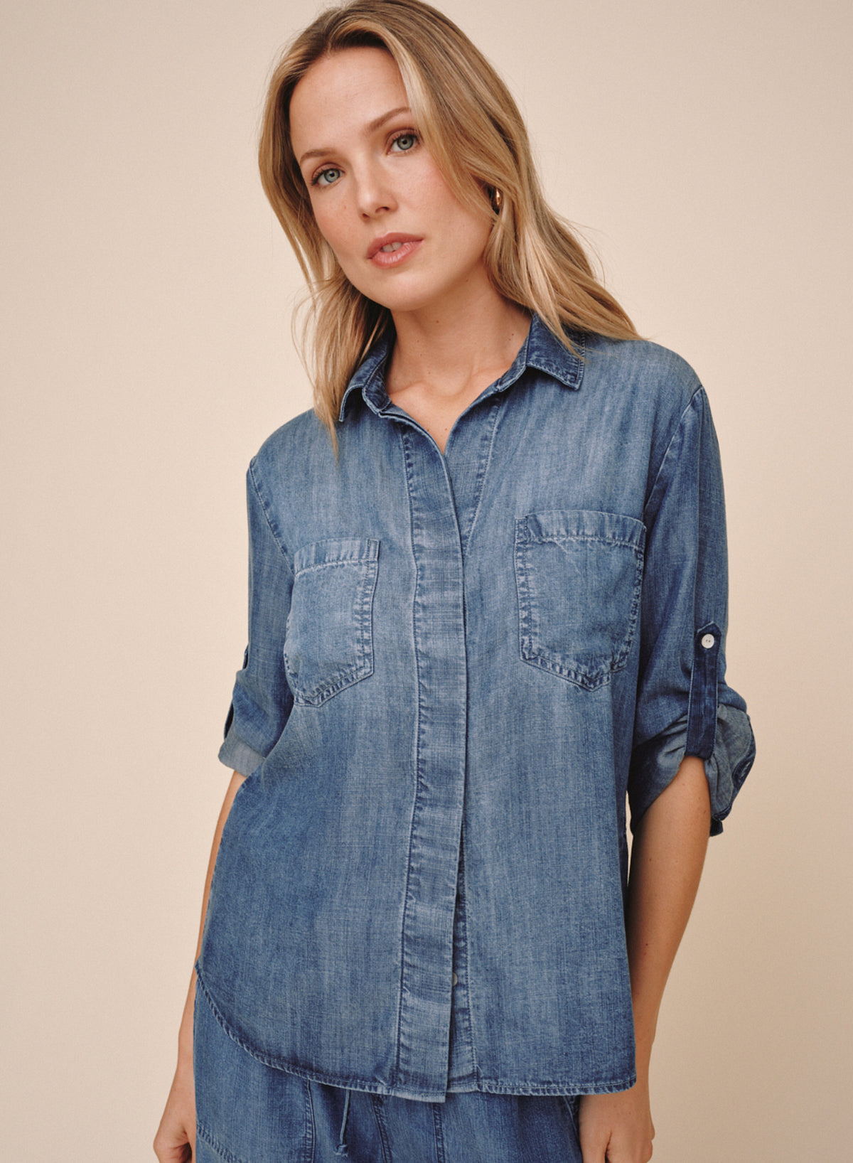 B2631-549-603 - SPLIT BACK BUTTON DOWN