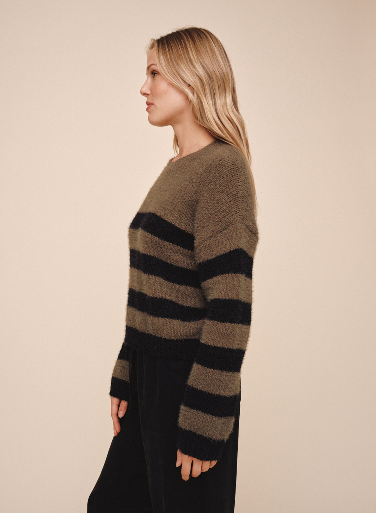 B2001-L40-300 - DROP SHOULDER SWEATER