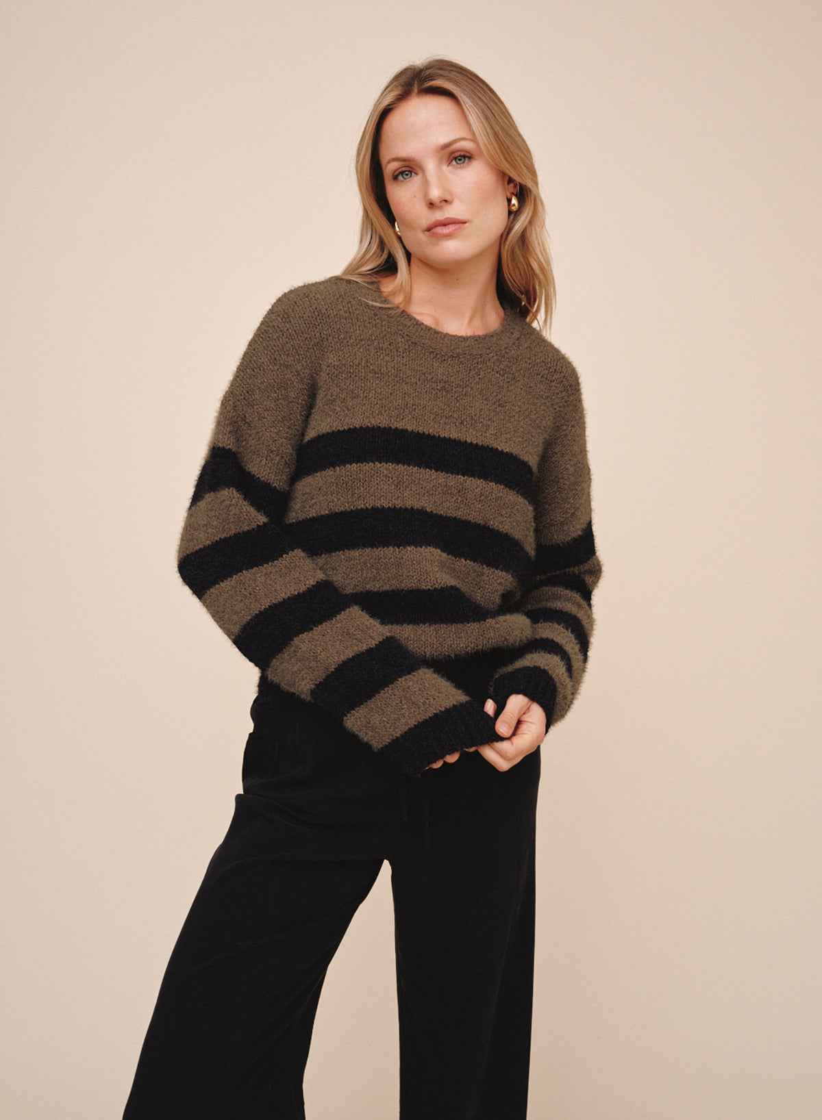 B2001-L40-300 - DROP SHOULDER SWEATER