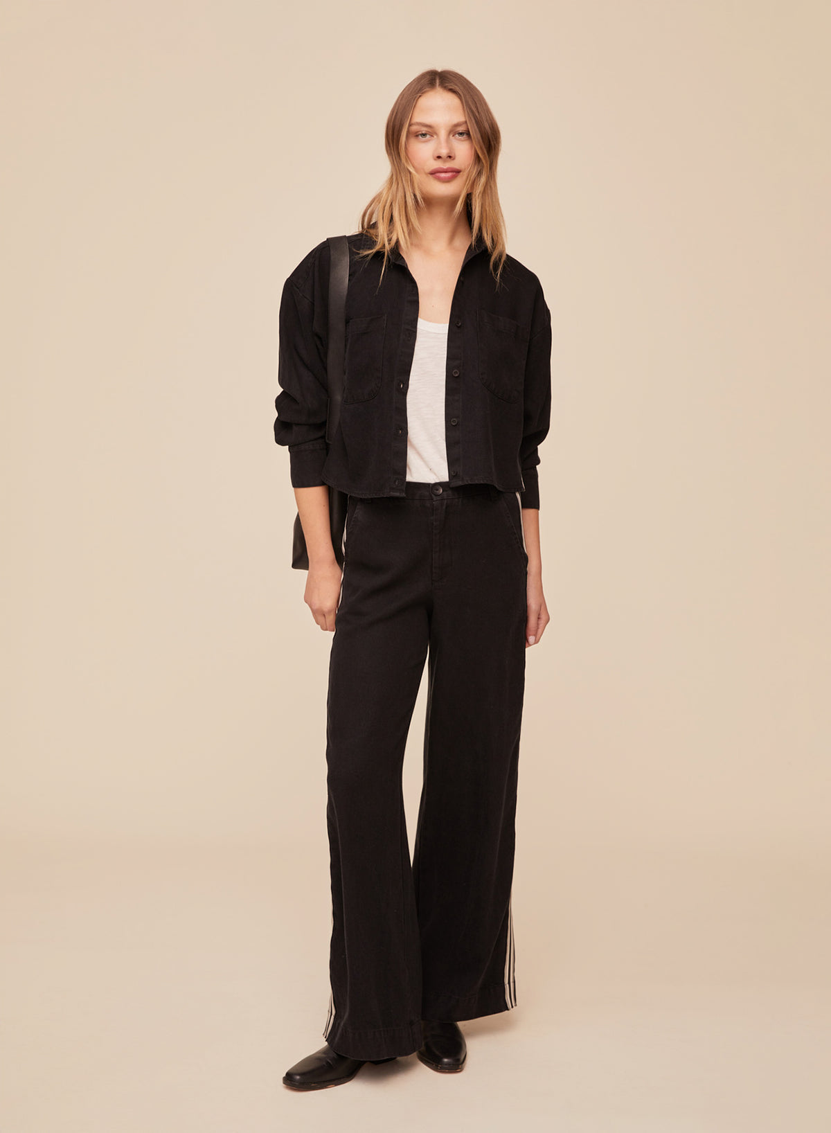 B20281-J26-008 - L/S TWO POCKET TRIMMED CROP SHIRT