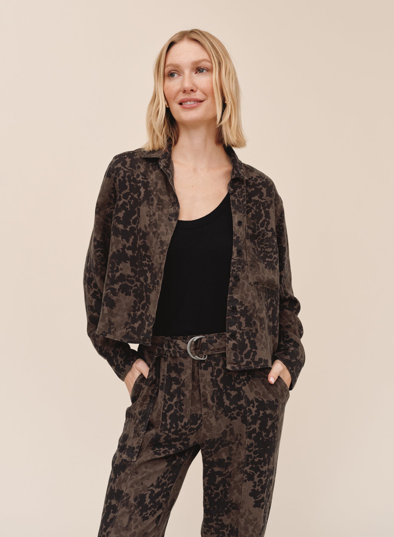 B20127-L90-302 - LONG SLEEVE CROP POCKET SHIRT