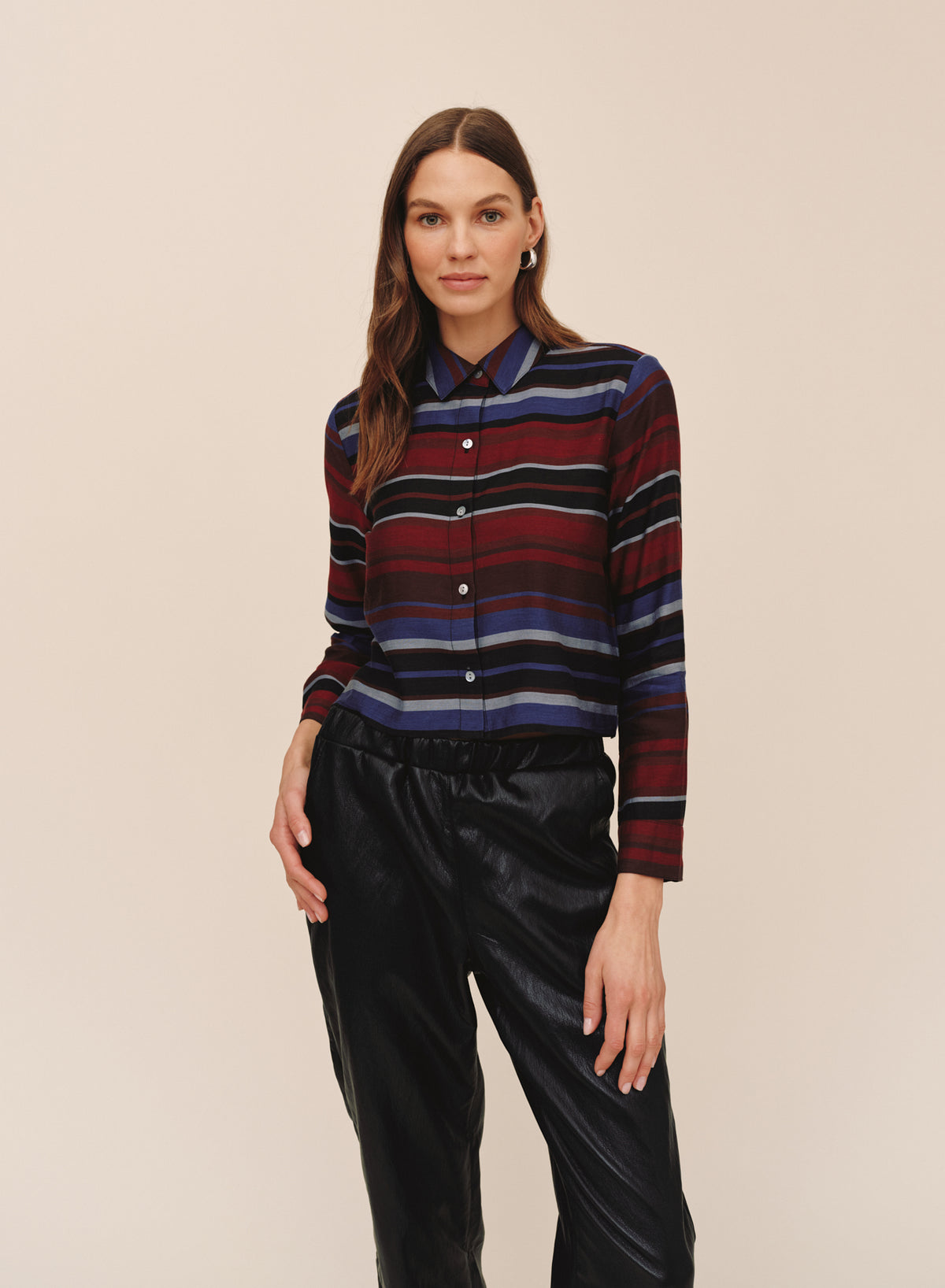 B20022-L93-304 - LONG SLEEVE CLEAN CROP BUTTON DOWN