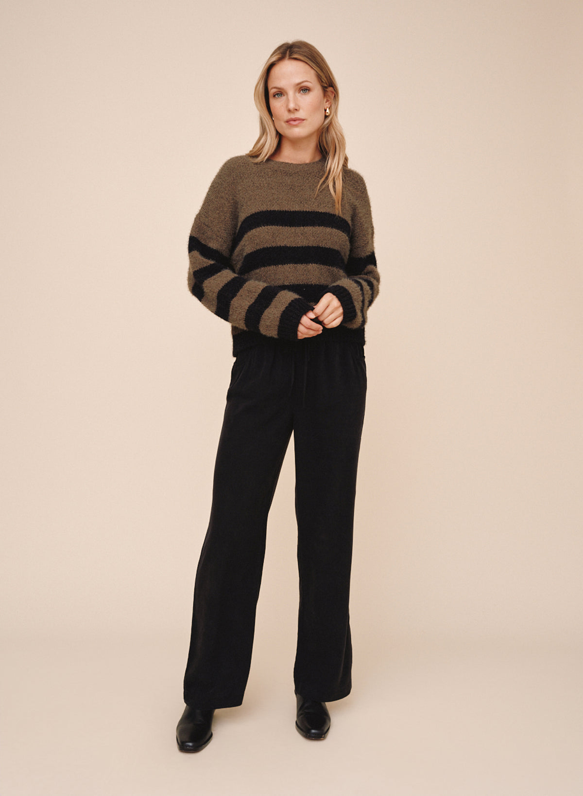 B2001-L40-300 - DROP SHOULDER SWEATER