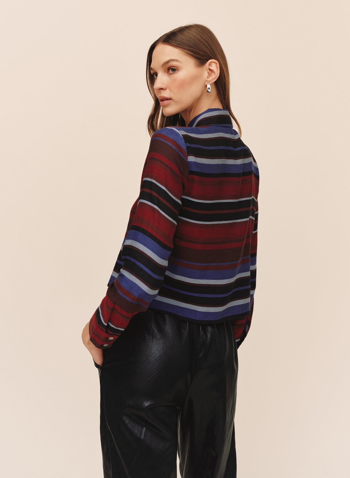 B20022-L93-304 - LONG SLEEVE CLEAN CROP BUTTON DOWN