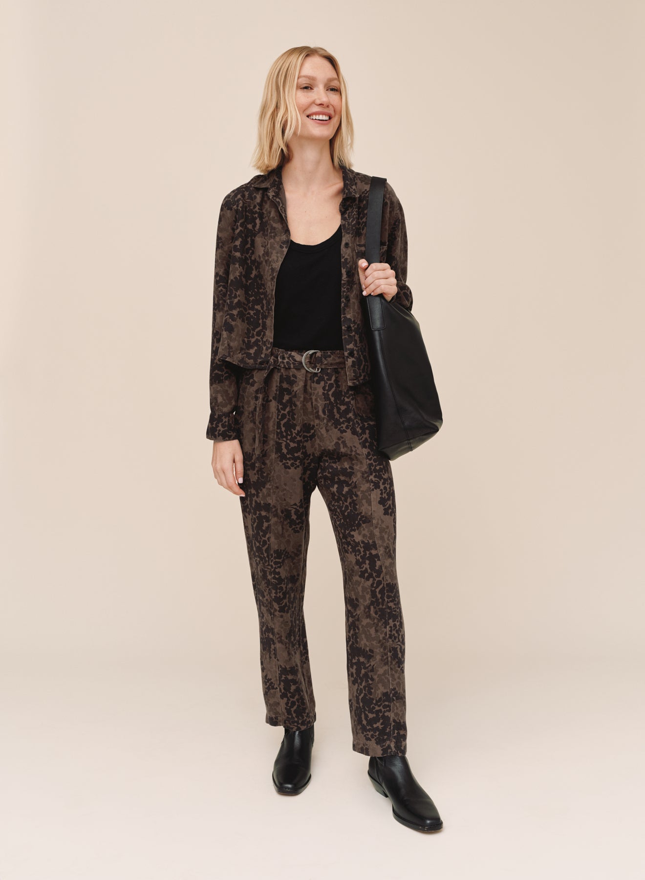 B20127-L90-302 - LONG SLEEVE CROP POCKET SHIRT