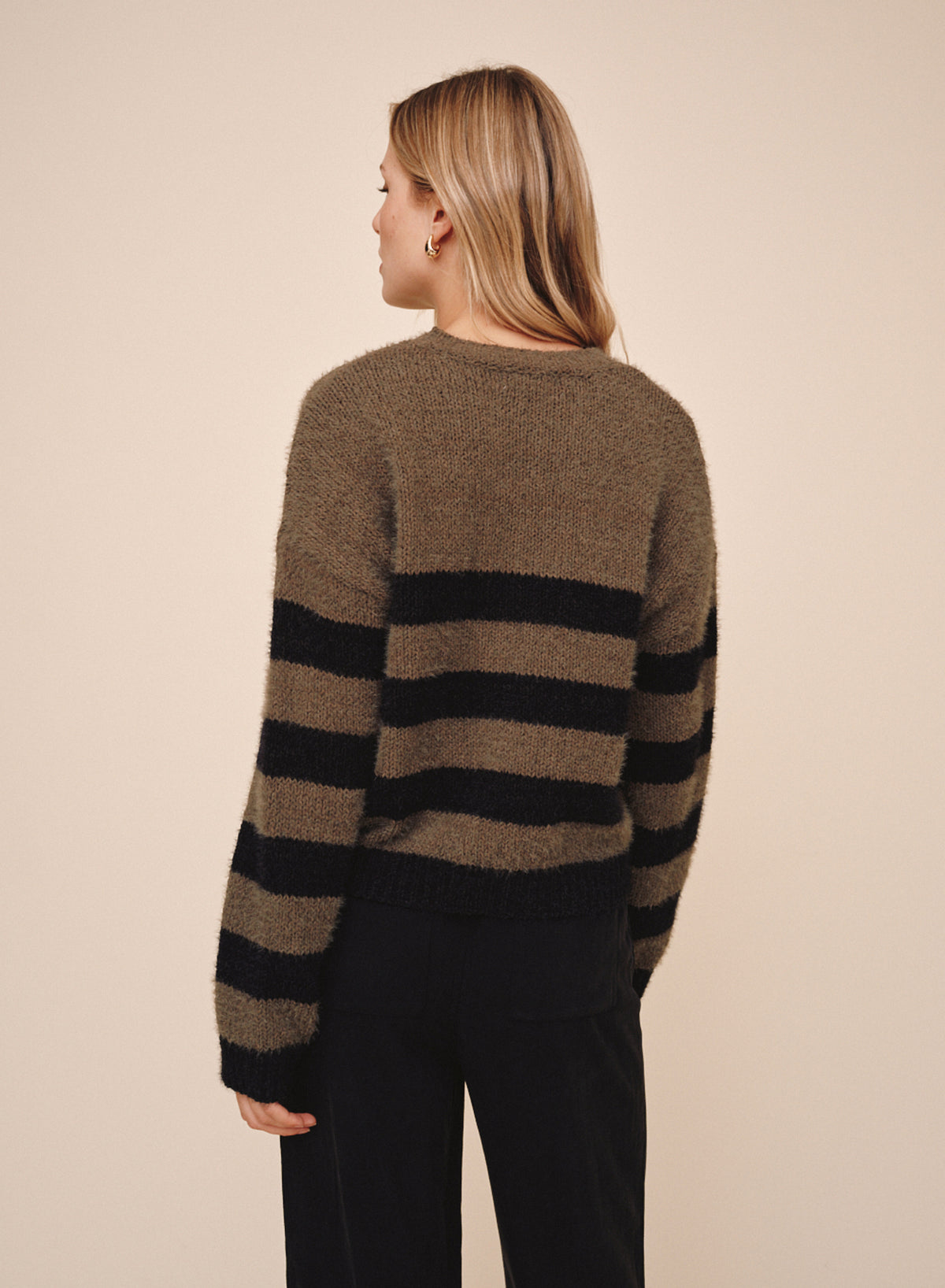 B2001-L40-300 - DROP SHOULDER SWEATER