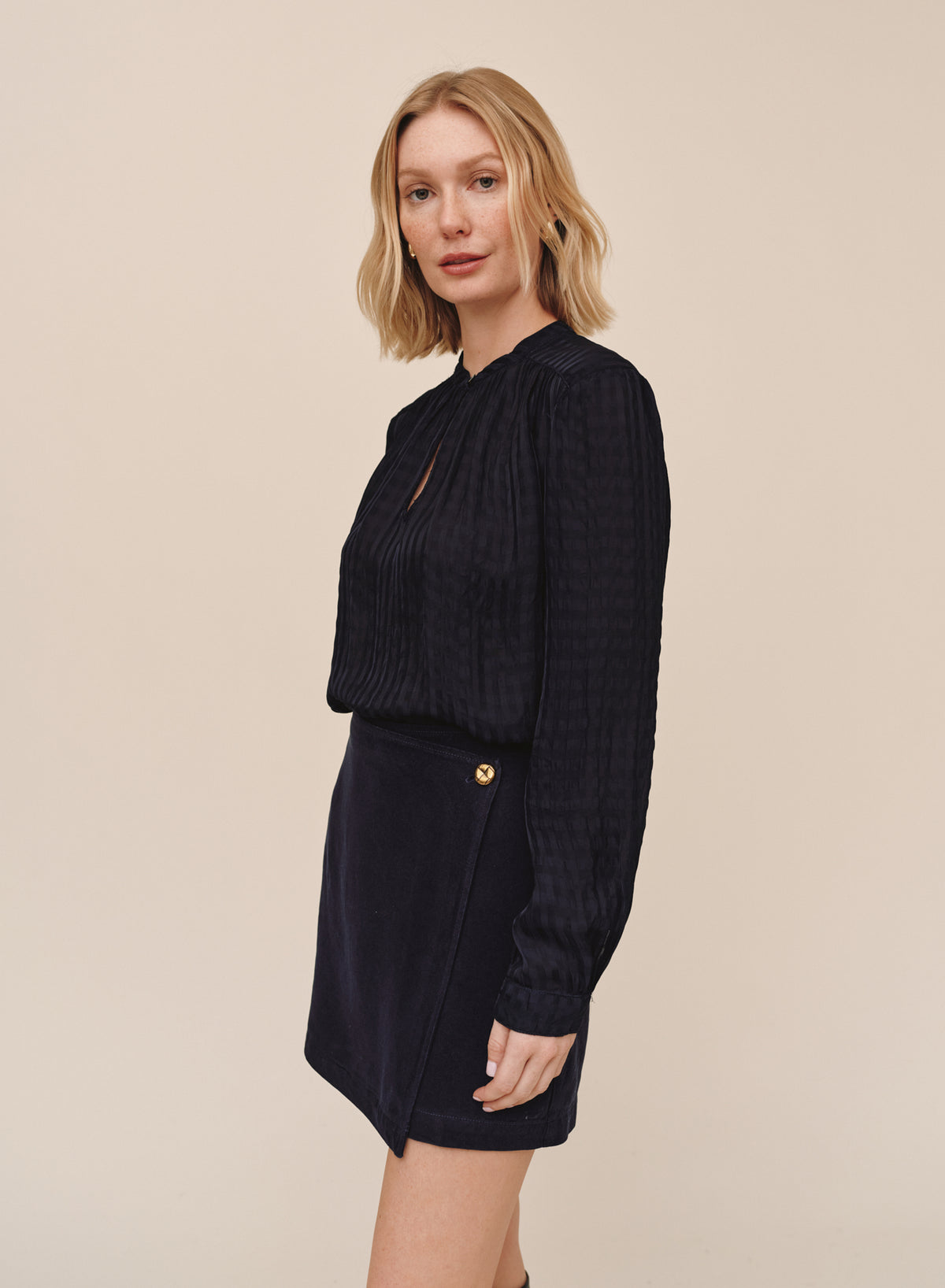 B2402-L65-302 - FLOWY RAGLAN SLEEVE SHIRT