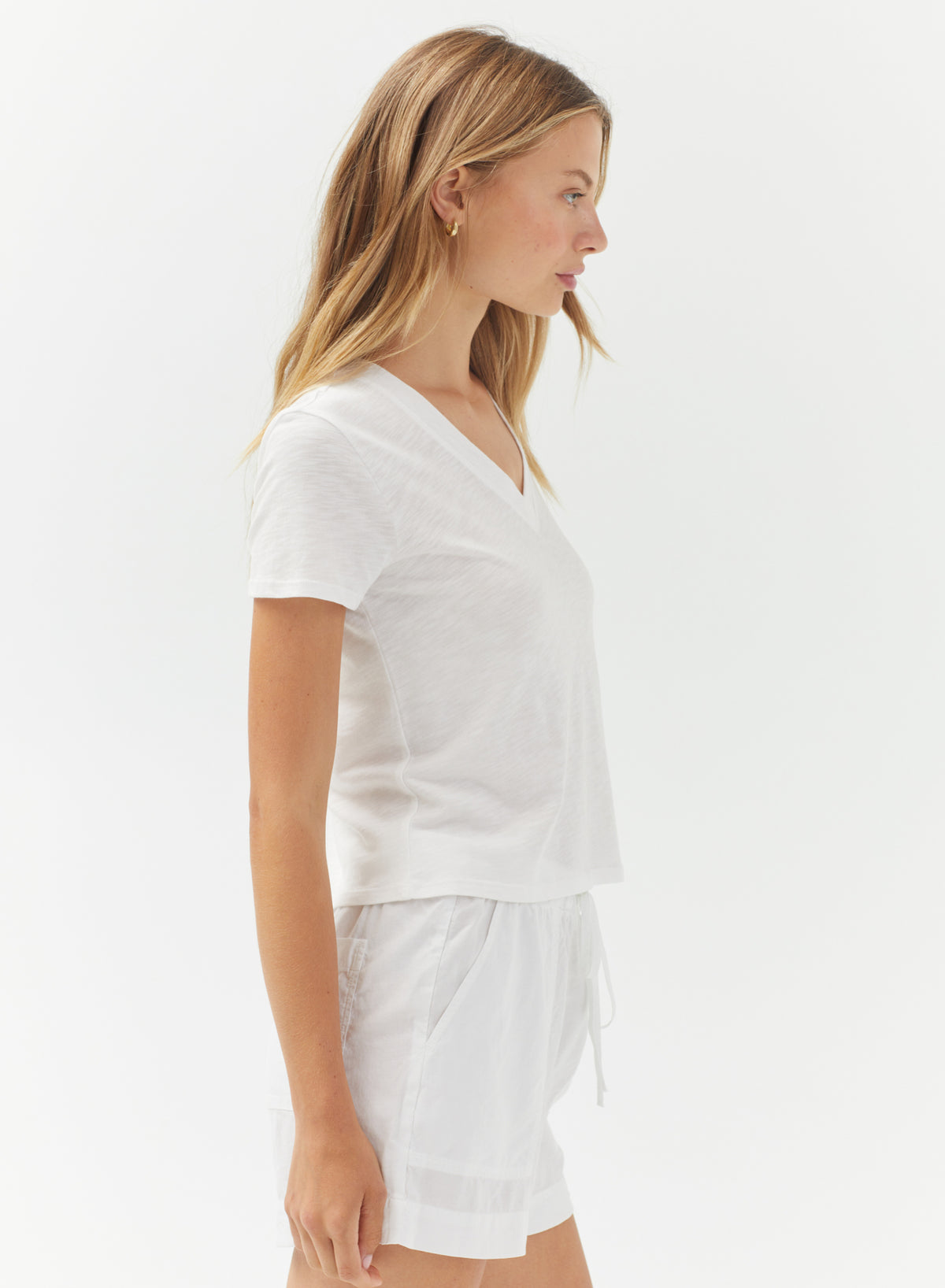 B2797-G28-302 - V-NECK TEE
