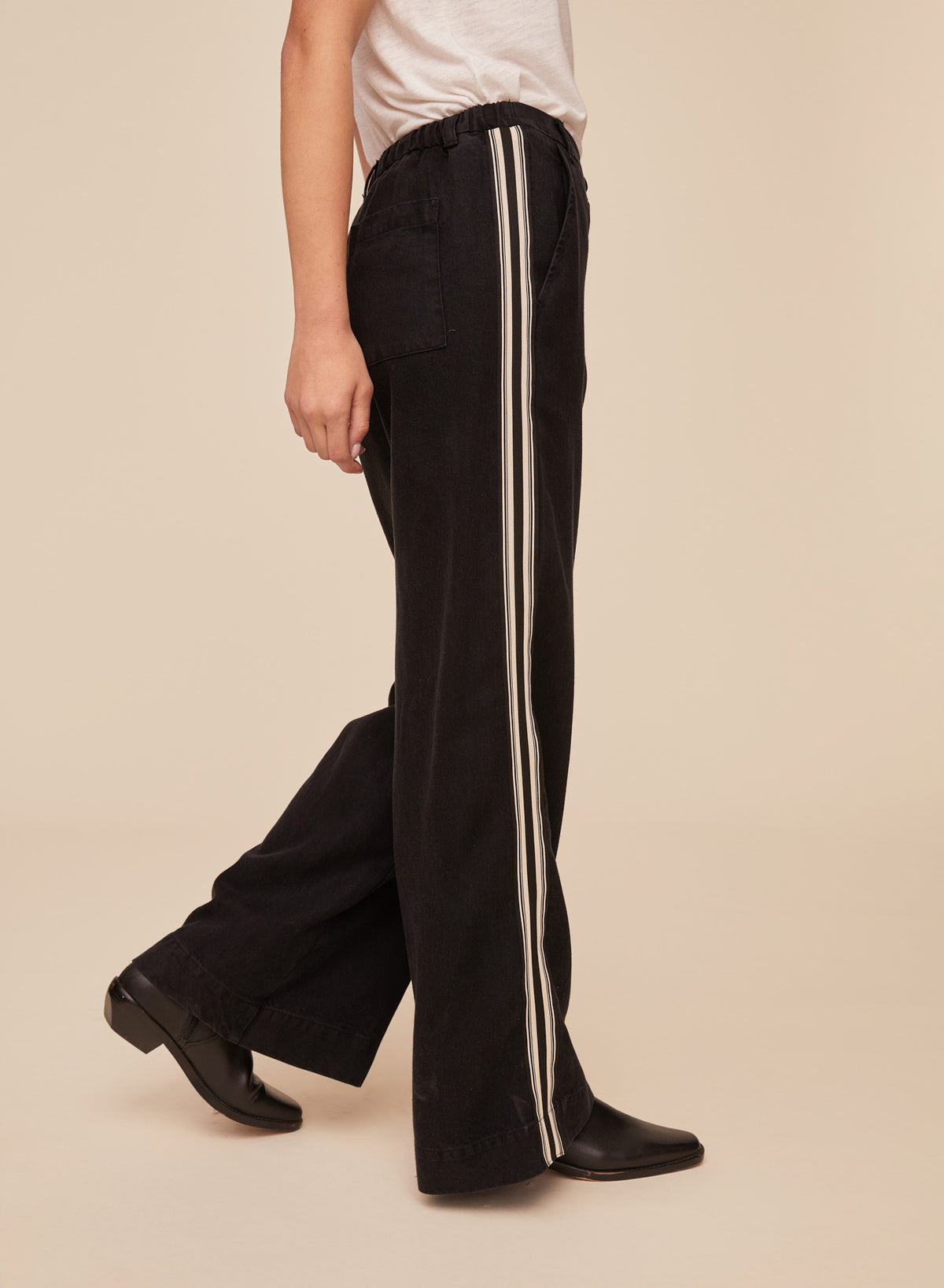 B3767-J26-008 - TROUSER JEAN WITH SIDE STRIPE