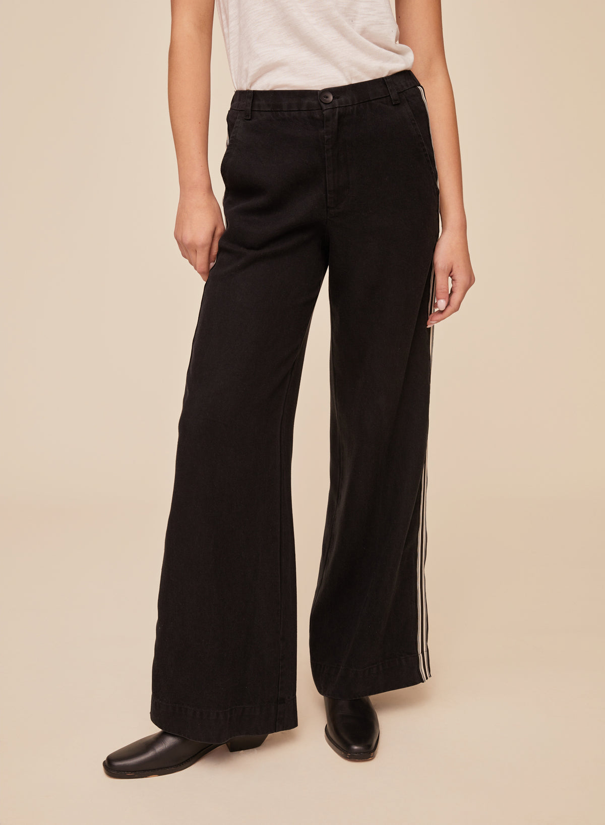 B3767-J26-008 - TROUSER JEAN WITH SIDE STRIPE
