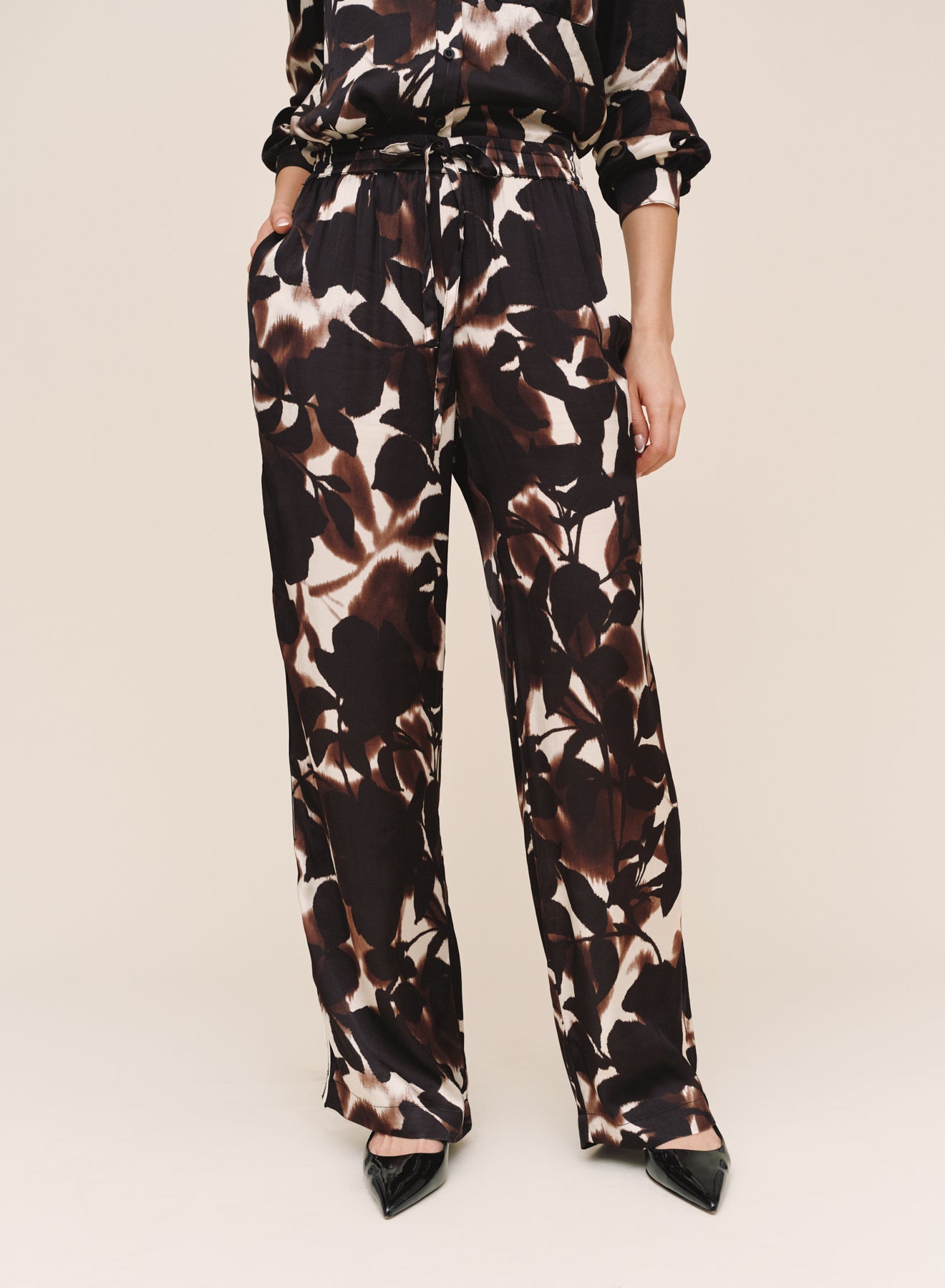B3717-L48-304 - DRESSED UP TRACK PANT WITH STRIPE